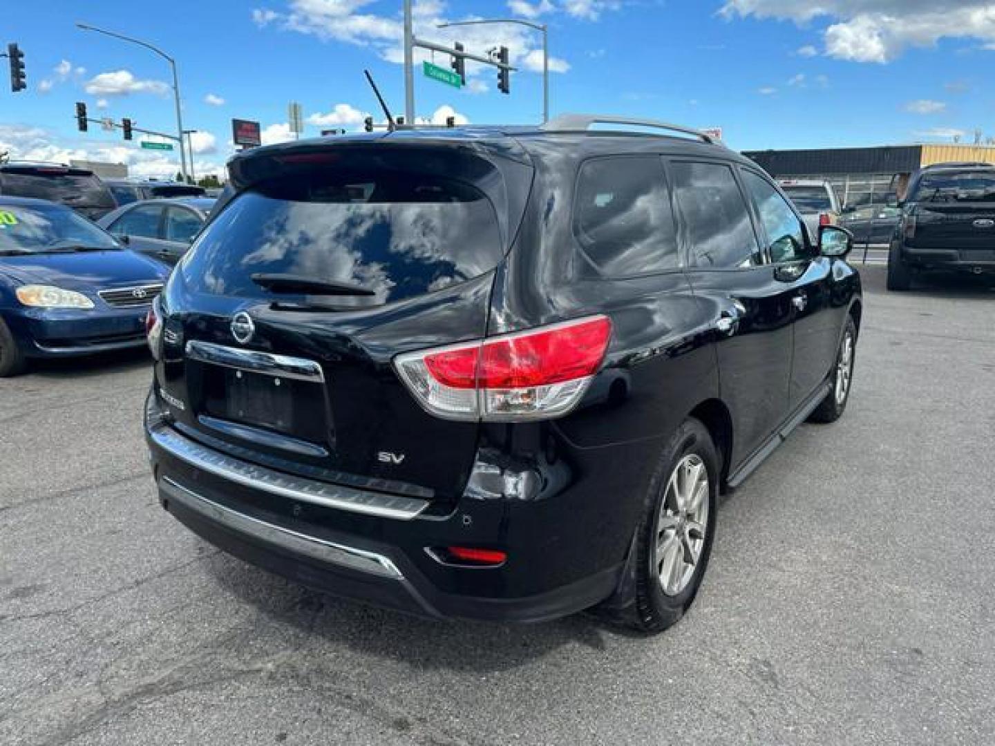 2014 Black Nissan Pathfinder SV Sport Utility 4D (5N1AR2MN0EC) , Automatic, CVT transmission, located at 607 W Columbia Drive, Kennewick, WA, 99336, (509) 987-1069, 46.216743, -119.126404 - Photo#4