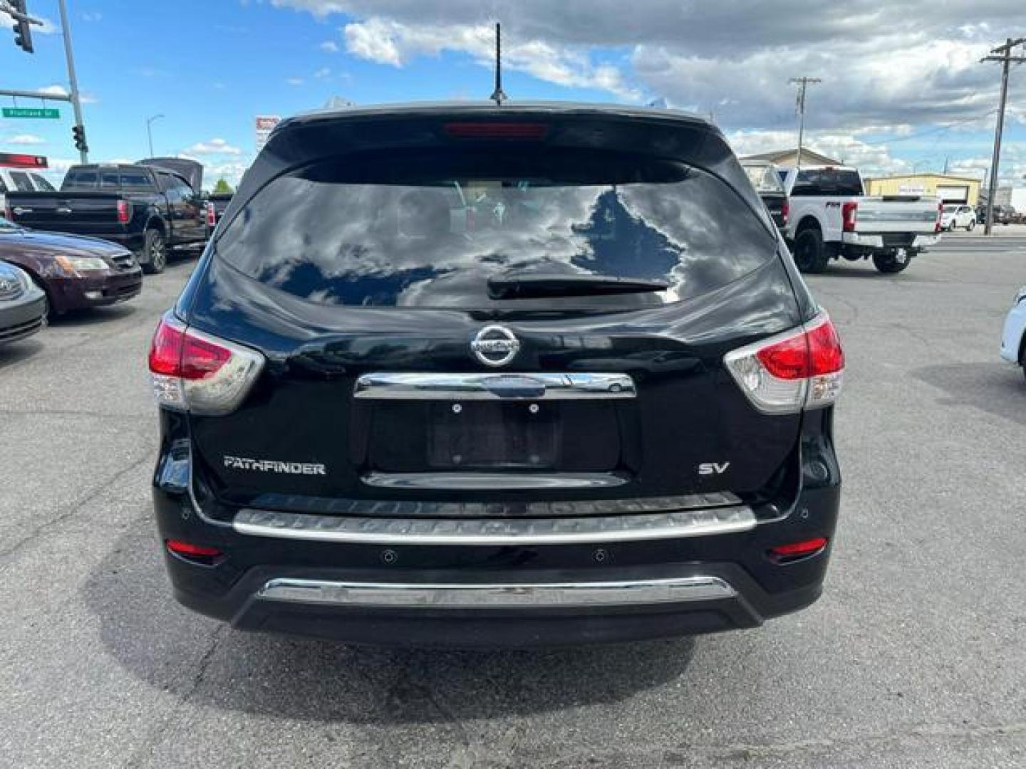 2014 Black Nissan Pathfinder SV Sport Utility 4D (5N1AR2MN0EC) , Automatic, CVT transmission, located at 607 W Columbia Drive, Kennewick, WA, 99336, (509) 987-1069, 46.216743, -119.126404 - Photo#5