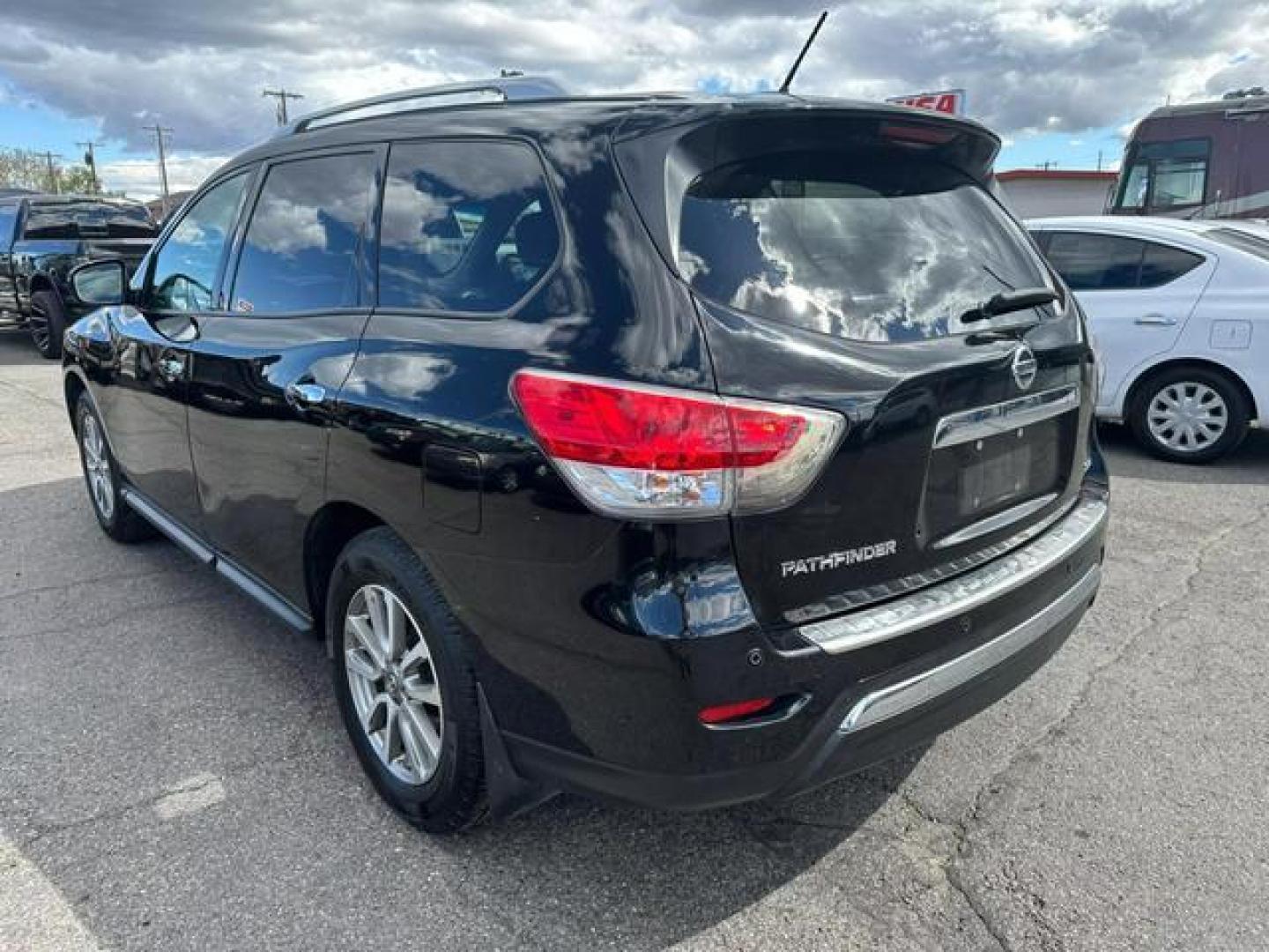 2014 Black Nissan Pathfinder SV Sport Utility 4D (5N1AR2MN0EC) , Automatic, CVT transmission, located at 607 W Columbia Drive, Kennewick, WA, 99336, (509) 987-1069, 46.216743, -119.126404 - Photo#6