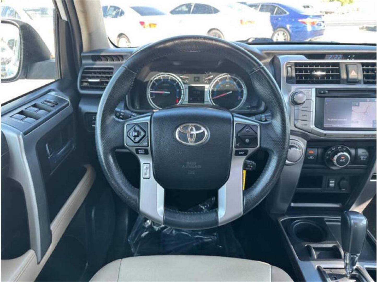 2016 White /No Color Toyota 4Runner (JTEZU5JR5G5) with an V6, 4.0 Liter engine, Auto, 5-Spd SeqShft transmission, located at 607 W Columbia Drive, Kennewick, WA, 99336, (509) 987-1069, 46.216743, -119.126404 - Photo#11