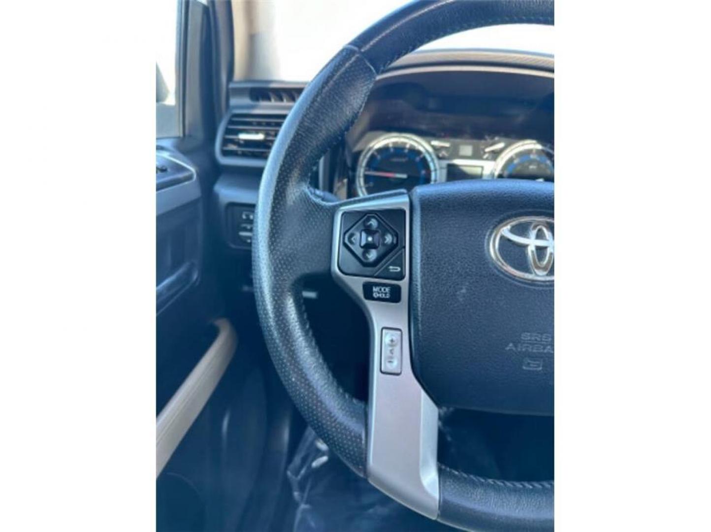 2016 White /No Color Toyota 4Runner (JTEZU5JR5G5) with an V6, 4.0 Liter engine, Auto, 5-Spd SeqShft transmission, located at 607 W Columbia Drive, Kennewick, WA, 99336, (509) 987-1069, 46.216743, -119.126404 - Photo#13