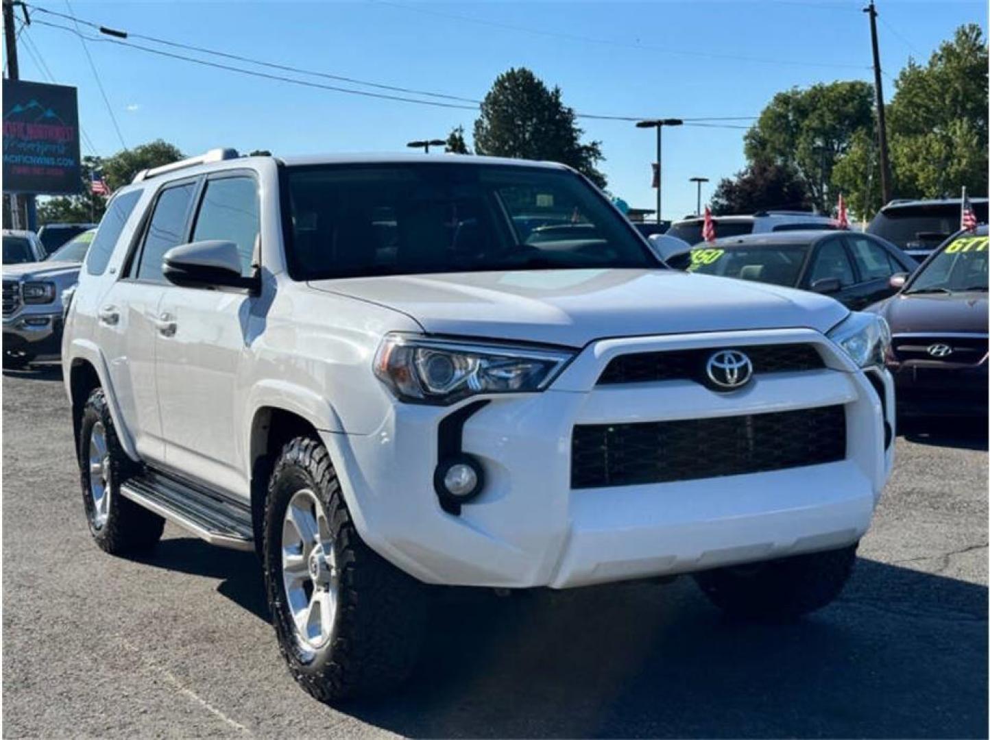 2016 White /No Color Toyota 4Runner (JTEZU5JR5G5) with an V6, 4.0 Liter engine, Auto, 5-Spd SeqShft transmission, located at 607 W Columbia Drive, Kennewick, WA, 99336, (509) 987-1069, 46.216743, -119.126404 - Photo#2