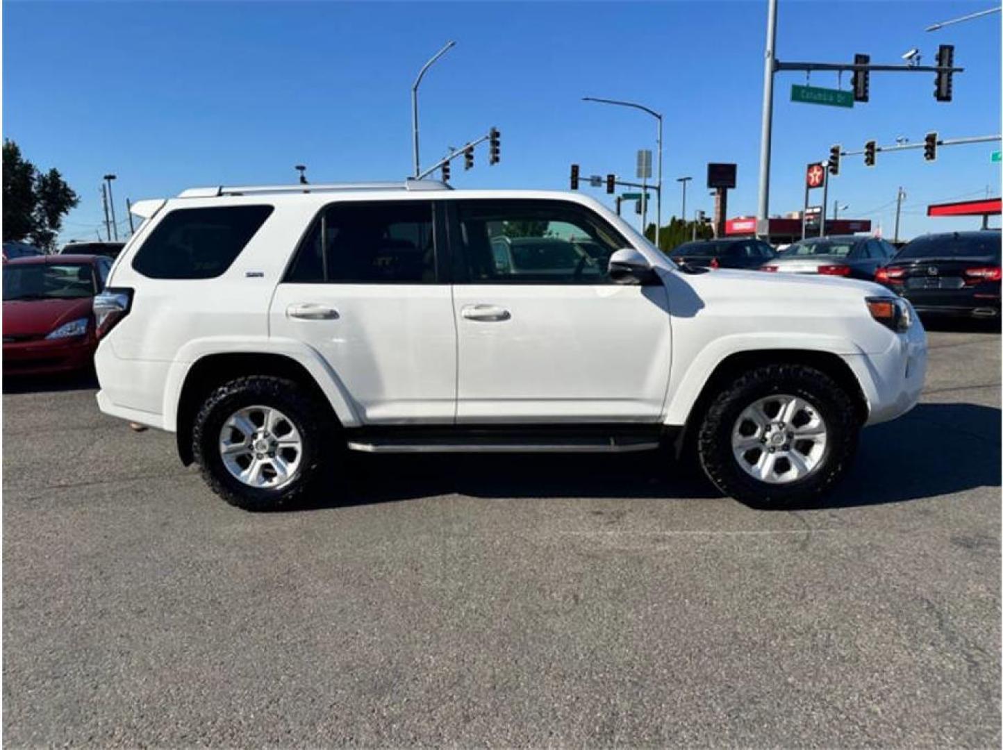 2016 White /No Color Toyota 4Runner (JTEZU5JR5G5) with an V6, 4.0 Liter engine, Auto, 5-Spd SeqShft transmission, located at 607 W Columbia Drive, Kennewick, WA, 99336, (509) 987-1069, 46.216743, -119.126404 - Photo#3