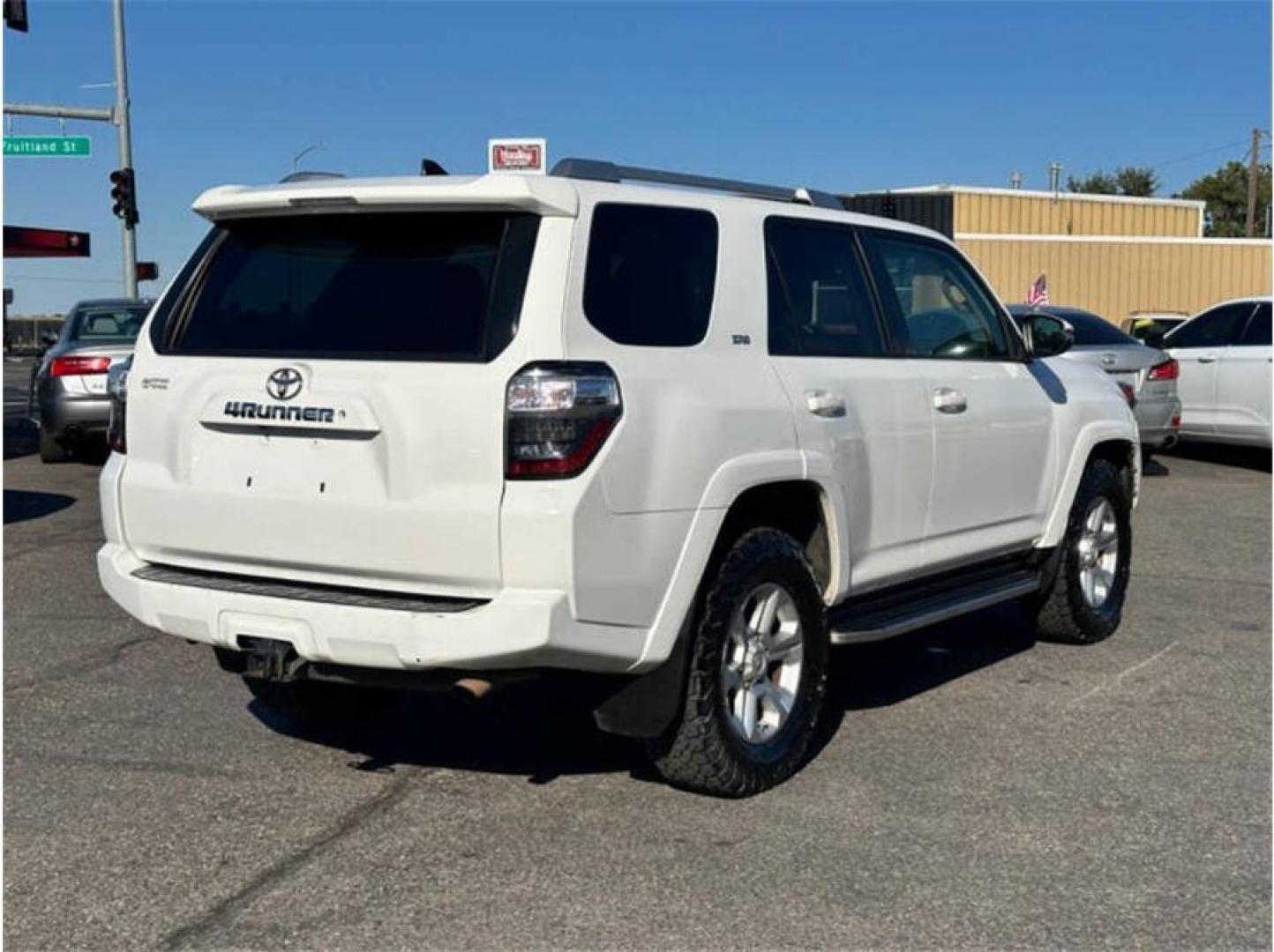 2016 White /No Color Toyota 4Runner (JTEZU5JR5G5) with an V6, 4.0 Liter engine, Auto, 5-Spd SeqShft transmission, located at 607 W Columbia Drive, Kennewick, WA, 99336, (509) 987-1069, 46.216743, -119.126404 - Photo#4