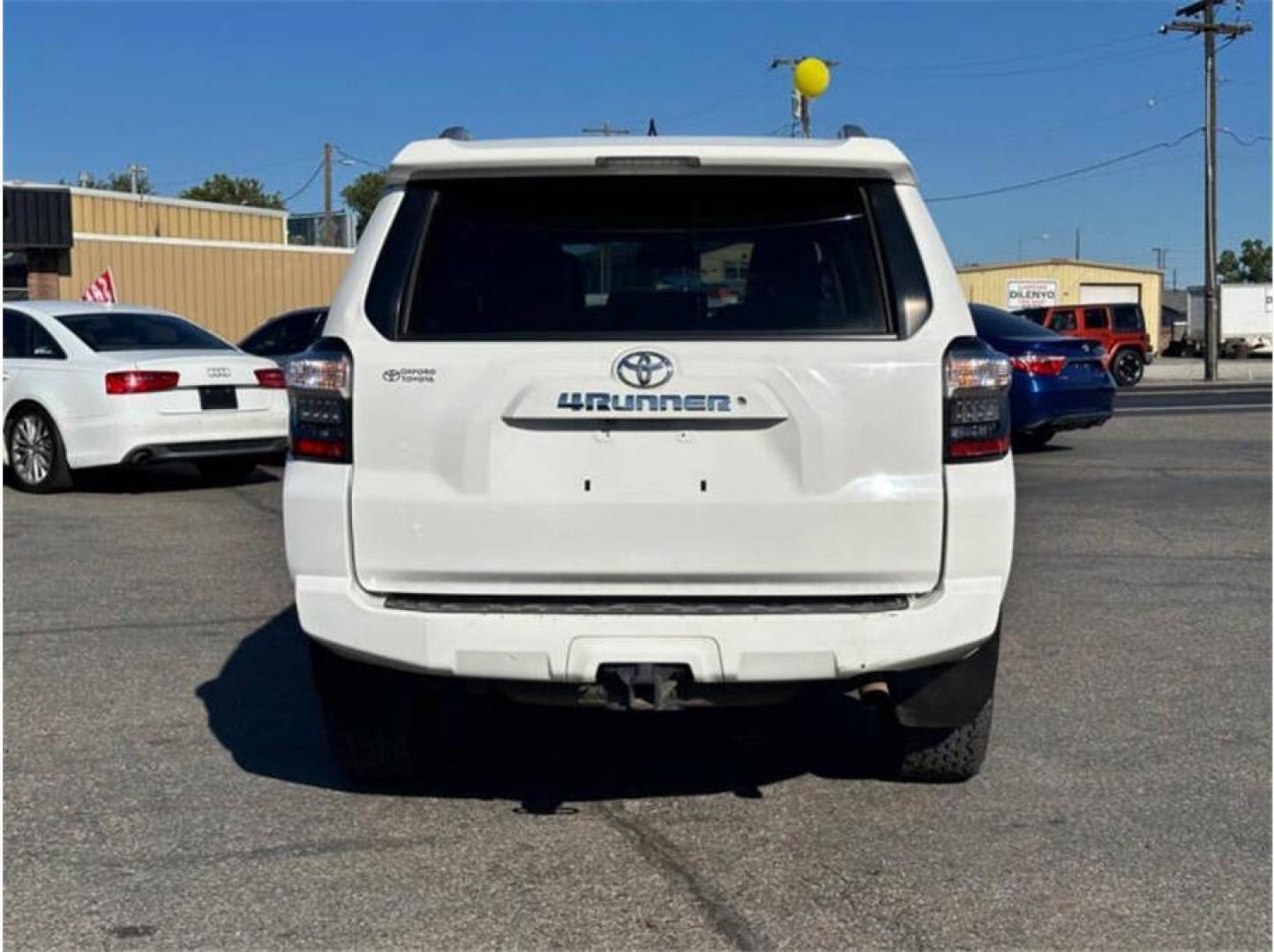 2016 White /No Color Toyota 4Runner (JTEZU5JR5G5) with an V6, 4.0 Liter engine, Auto, 5-Spd SeqShft transmission, located at 607 W Columbia Drive, Kennewick, WA, 99336, (509) 987-1069, 46.216743, -119.126404 - Photo#5