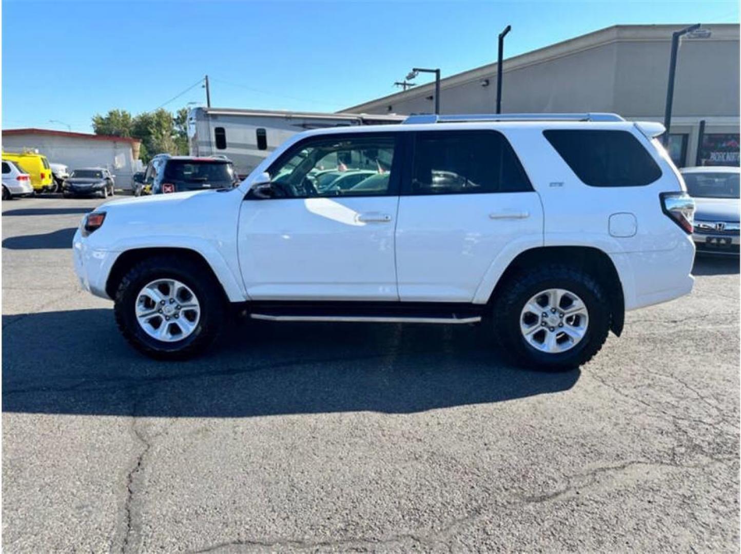 2016 White /No Color Toyota 4Runner (JTEZU5JR5G5) with an V6, 4.0 Liter engine, Auto, 5-Spd SeqShft transmission, located at 607 W Columbia Drive, Kennewick, WA, 99336, (509) 987-1069, 46.216743, -119.126404 - Photo#7