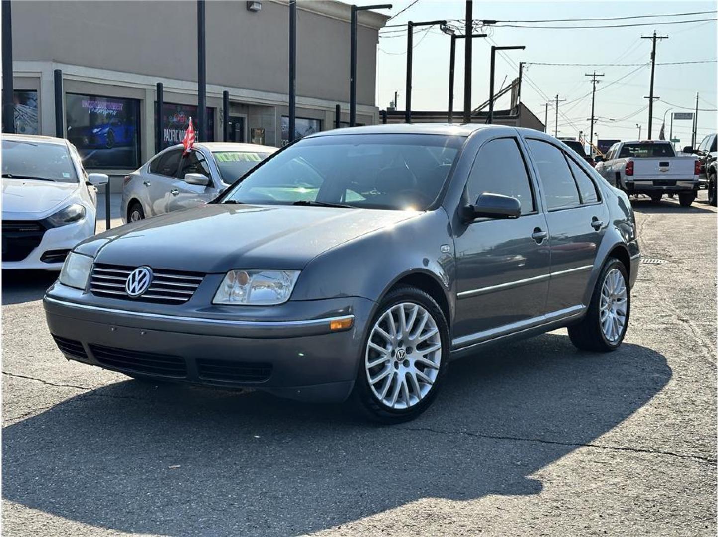 2004 No Color /No Color Volkswagen Jetta (3VWVH69M44M) with an V6, 2.8 Liter engine, Manual, 6-Spd transmission, located at 607 W Columbia Drive, Kennewick, WA, 99336, (509) 987-1069, 46.216743, -119.126404 - Photo#0