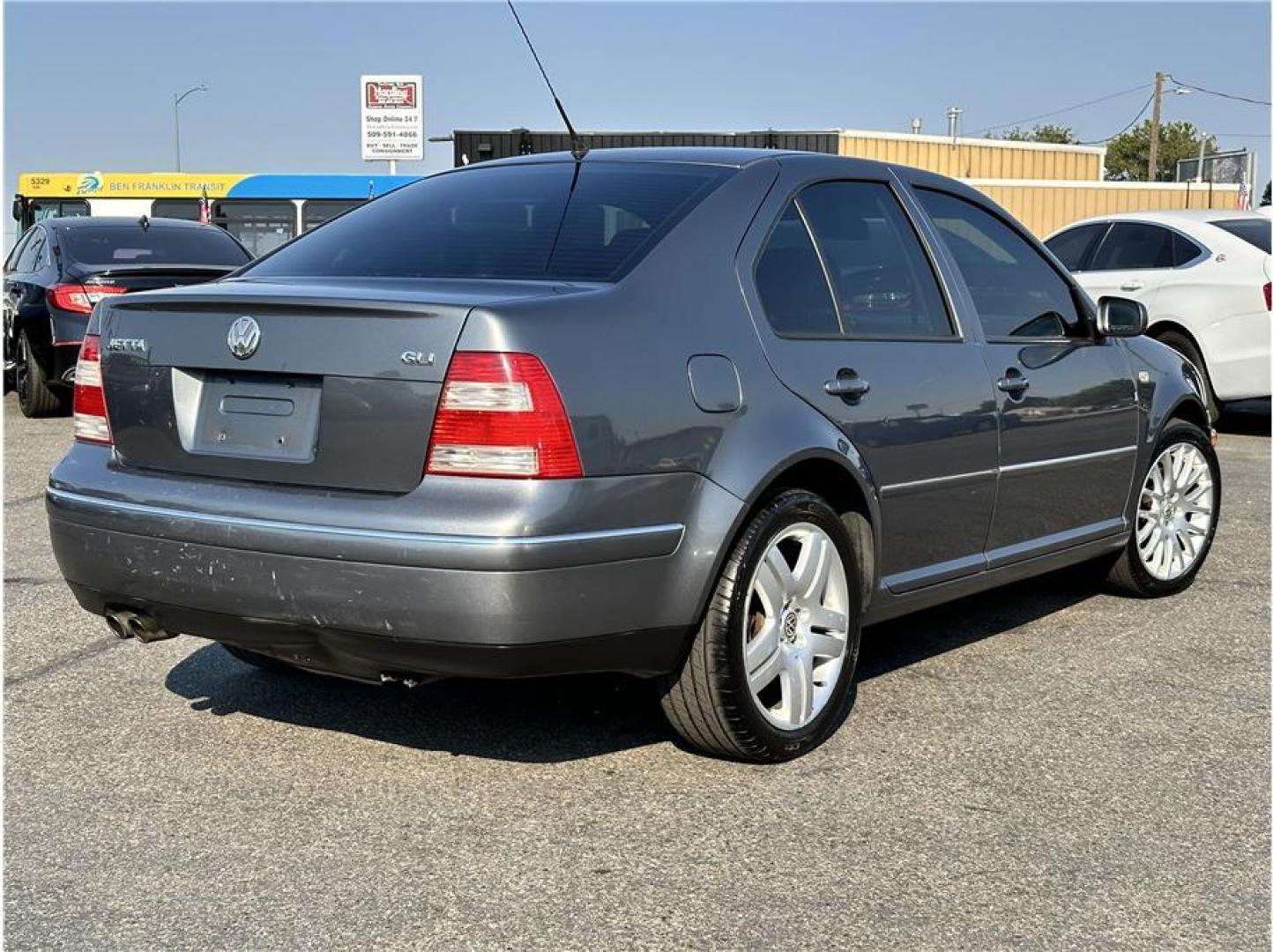 2004 No Color /No Color Volkswagen Jetta (3VWVH69M44M) with an V6, 2.8 Liter engine, Manual, 6-Spd transmission, located at 607 W Columbia Drive, Kennewick, WA, 99336, (509) 987-1069, 46.216743, -119.126404 - Photo#4