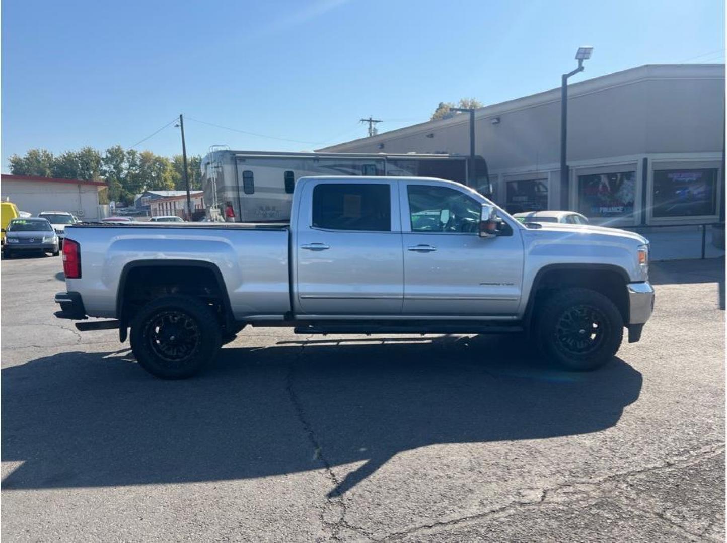 2019 Silver /No Color GMC Sierra 2500 HD Crew Cab (1GT12REG9KF) with an V8, Flex Fuel, 6.0 Liter engine, Automatic, 6-Spd Allison w/Overdrive transmission, located at 607 W Columbia Drive, Kennewick, WA, 99336, (509) 987-1069, 46.216743, -119.126404 - Photo#5