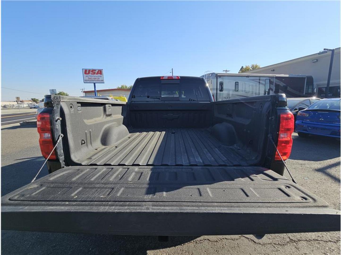 2018 No Color /No Color Chevrolet Silverado 2500 HD Crew Cab (1GC1KWEY2JF) with an V8, Turbo Diesel, 6.6 Liter engine, Automatic, 6-Spd Allison w/Overdrive transmission, located at 607 W Columbia Drive, Kennewick, WA, 99336, (509) 987-1069, 46.216743, -119.126404 - Photo#21