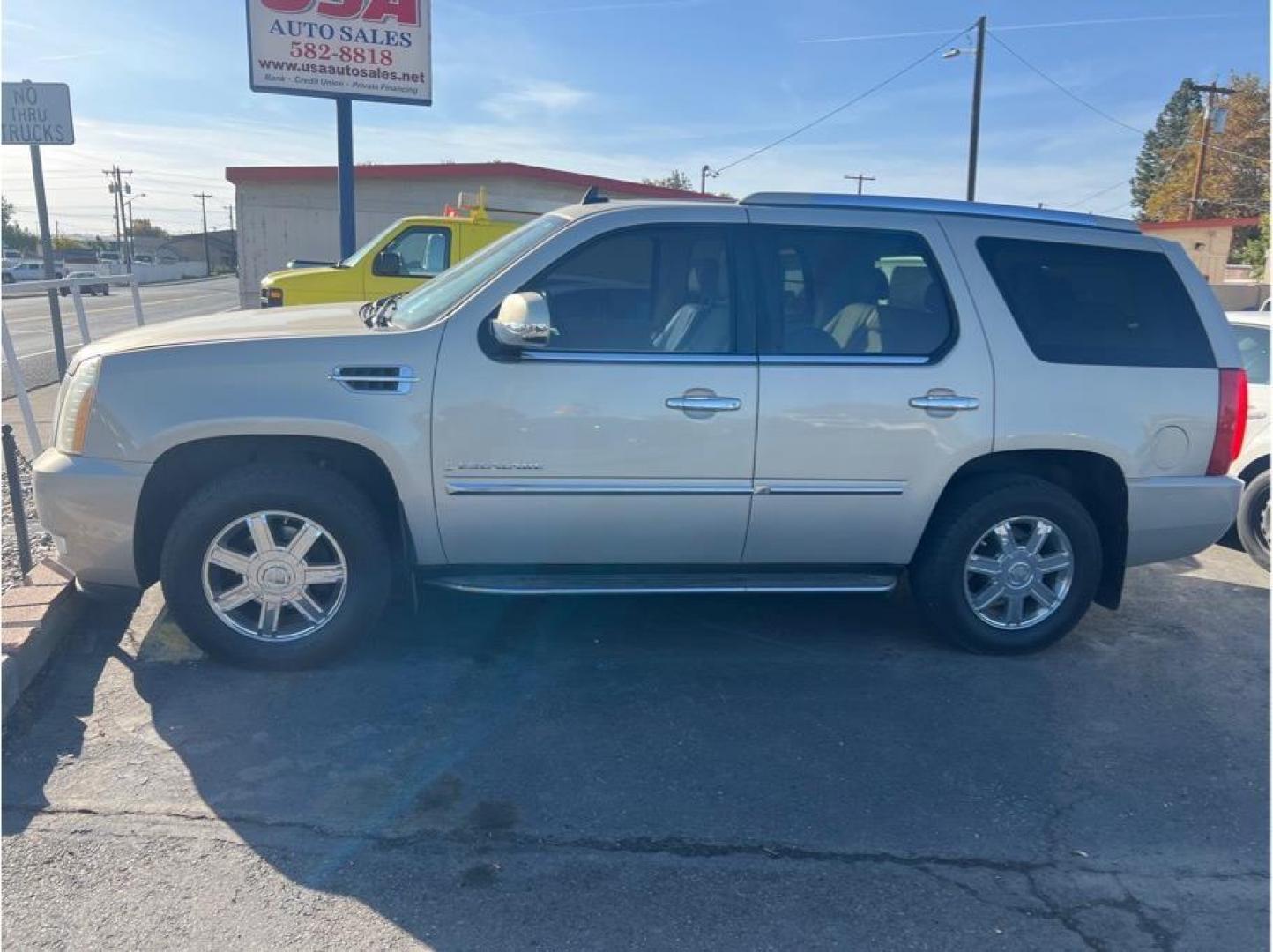 2008 Gold /No Color Cadillac Escalade (1GYFK63868R) with an V8, 6.2 Liter engine, Automatic, 6-Spd HD w/Overdrive transmission, located at 607 W Columbia Drive, Kennewick, WA, 99336, (509) 987-1069, 46.216743, -119.126404 - Photo#1