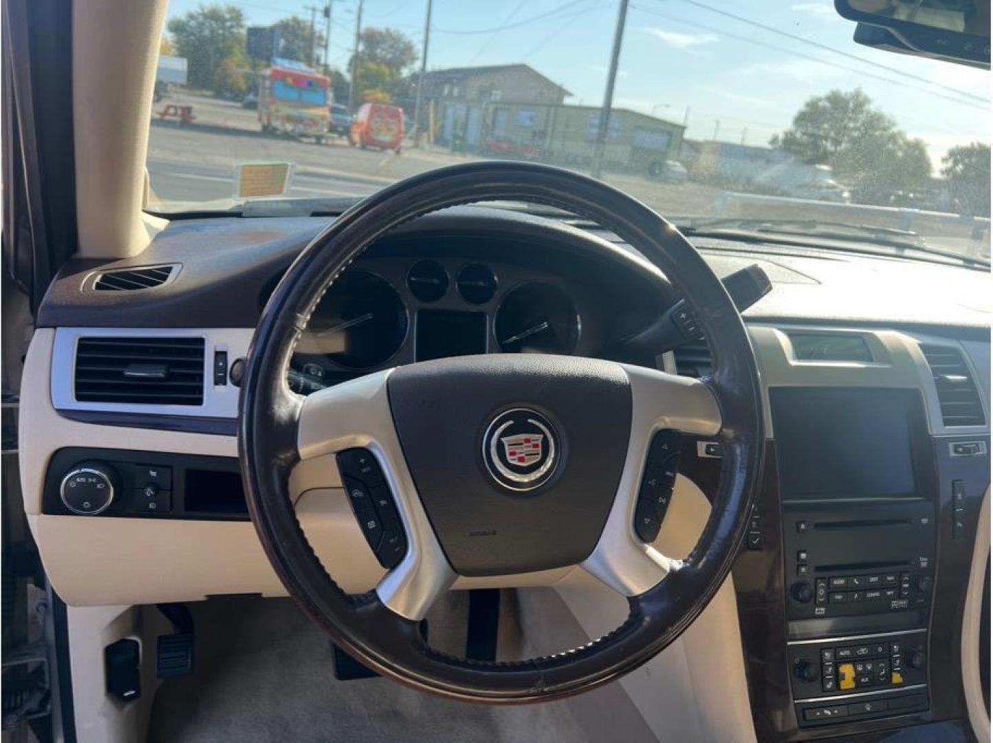 2008 Gold /No Color Cadillac Escalade (1GYFK63868R) with an V8, 6.2 Liter engine, Automatic, 6-Spd HD w/Overdrive transmission, located at 607 W Columbia Drive, Kennewick, WA, 99336, (509) 987-1069, 46.216743, -119.126404 - Photo#4