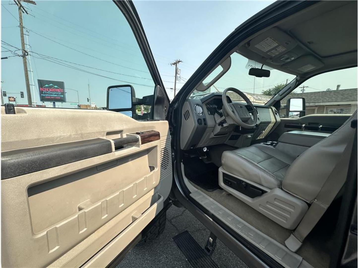 2008 Gray /No Color Ford F250 Super Duty Crew Cab (1FTSW21R28E) with an V8, Turbo Dsl 6.4L engine, Automatic, 5-Spd w/Overdrive transmission, located at 607 W Columbia Drive, Kennewick, WA, 99336, (509) 987-1069, 46.216743, -119.126404 - Photo#8