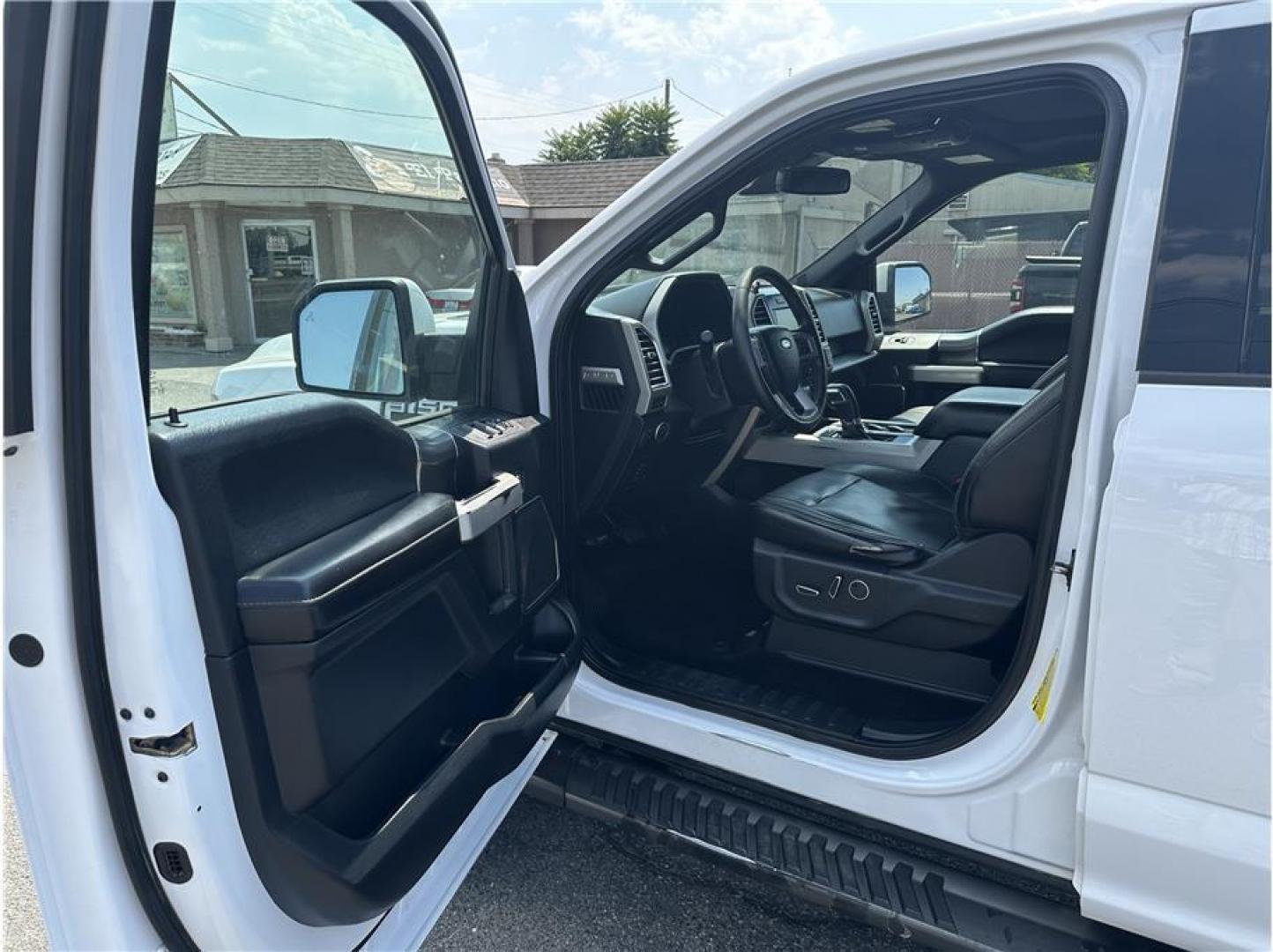 2015 White /No Color Ford F150 SuperCrew Cab (1FTFW1EF3FF) with an V8, Flex Fuel, 5.0 Liter engine, Automatic, 6-Spd transmission, located at 607 W Columbia Drive, Kennewick, WA, 99336, (509) 987-1069, 46.216743, -119.126404 - Photo#8