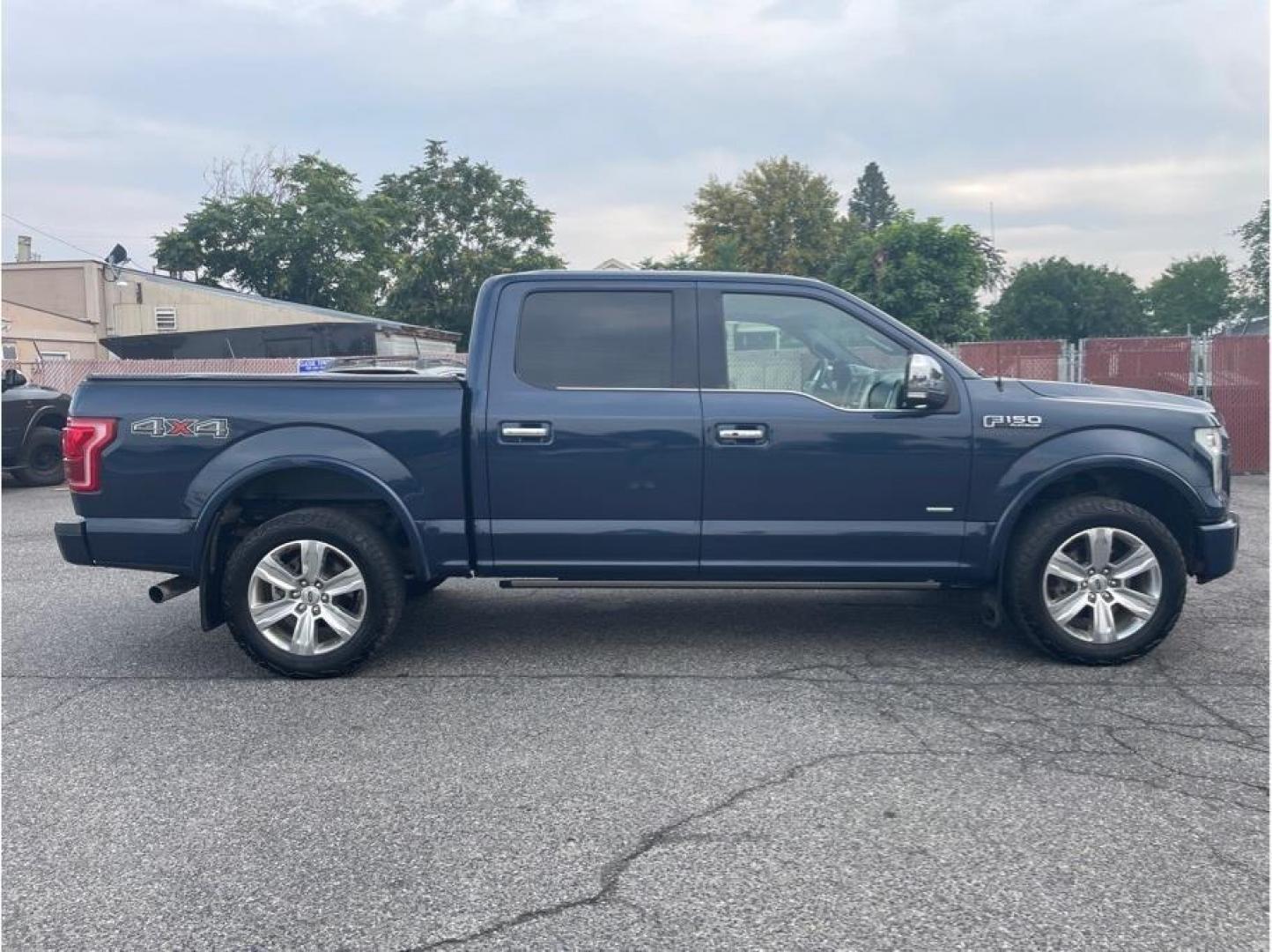 2015 Blue /No Color Ford F150 SuperCrew Cab (1FTEW1EG9FF) with an V6, EcoBoost, TT, 3.5L engine, Automatic, 6-Spd transmission, located at 607 W Columbia Drive, Kennewick, WA, 99336, (509) 987-1069, 46.216743, -119.126404 - Photo#3