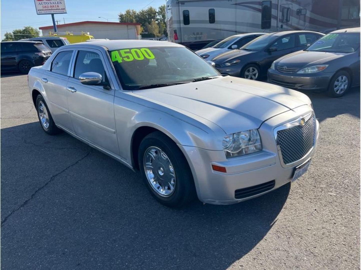 2005 No Color /No Color Chrysler 300 (2C3JA43R95H) with an V6, 2.7 Liter engine, Automatic transmission, located at 607 W Columbia Drive, Kennewick, WA, 99336, (509) 987-1069, 46.216743, -119.126404 - Photo#2