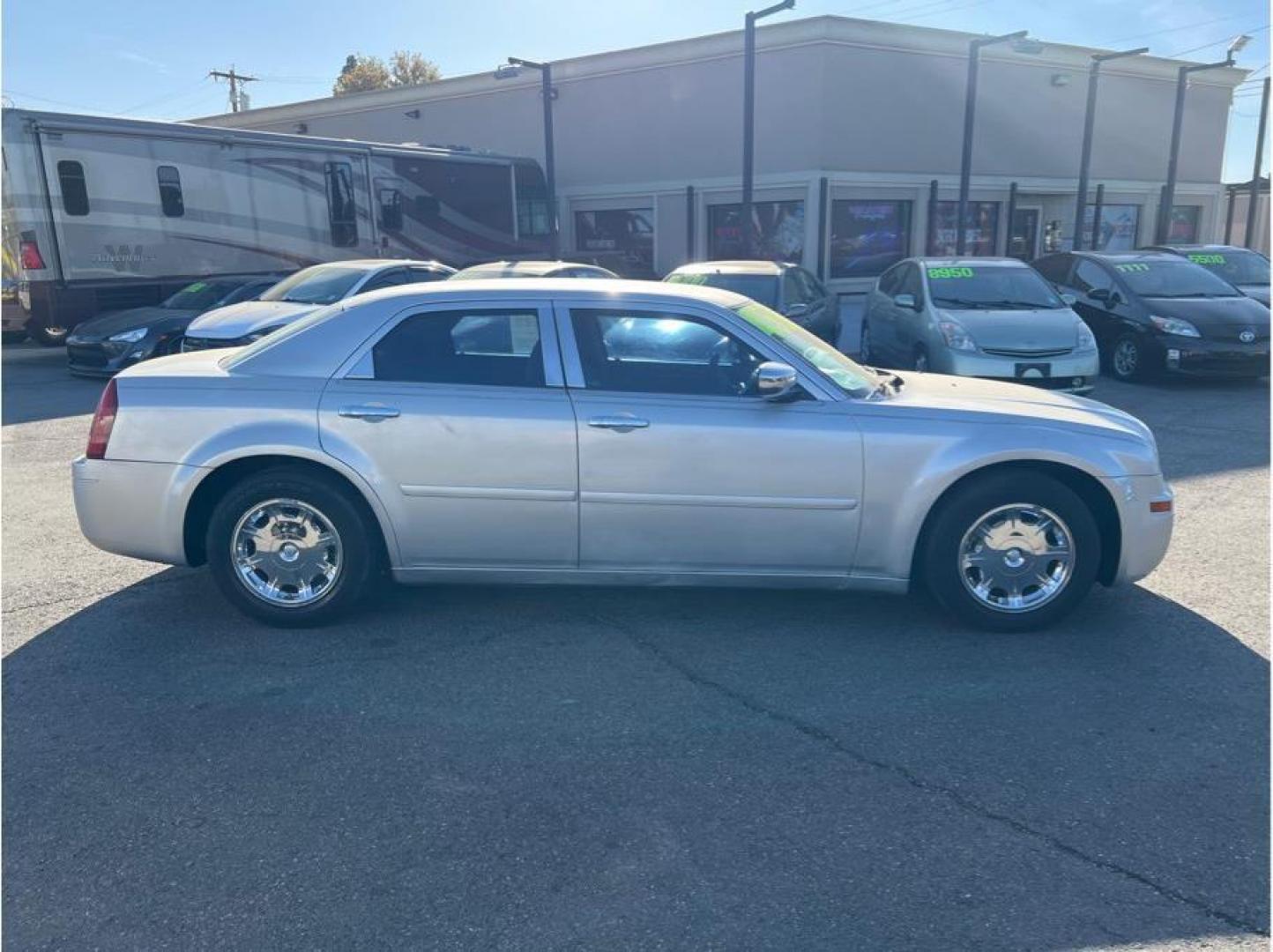 2005 No Color /No Color Chrysler 300 (2C3JA43R95H) with an V6, 2.7 Liter engine, Automatic transmission, located at 607 W Columbia Drive, Kennewick, WA, 99336, (509) 987-1069, 46.216743, -119.126404 - Photo#3