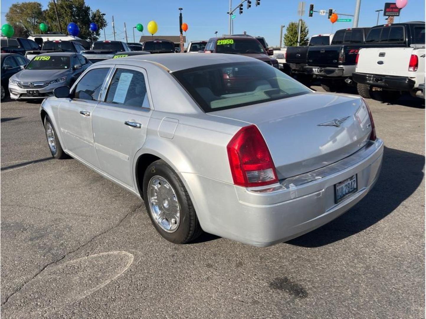 2005 No Color /No Color Chrysler 300 (2C3JA43R95H) with an V6, 2.7 Liter engine, Automatic transmission, located at 607 W Columbia Drive, Kennewick, WA, 99336, (509) 987-1069, 46.216743, -119.126404 - Photo#6