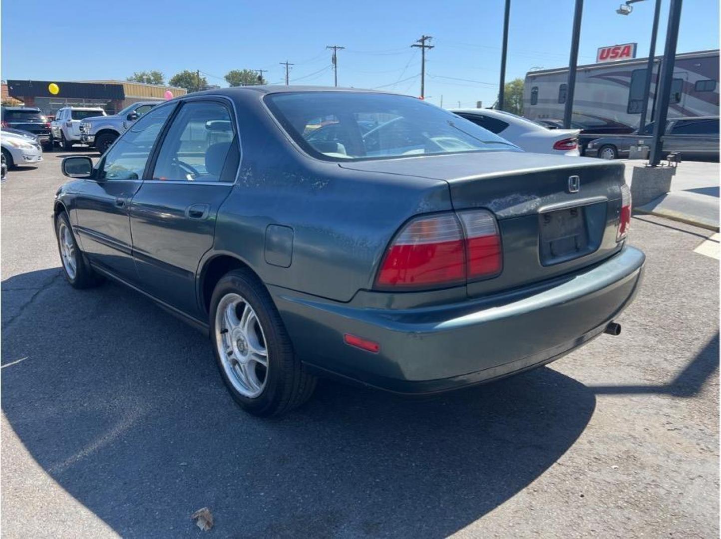 1997 No Color /No Color Honda Accord (1HGCD5635VA) with an 4-Cyl, 2.2 Liter engine, Automatic transmission, located at 607 W Columbia Drive, Kennewick, WA, 99336, (509) 987-1069, 46.216743, -119.126404 - Photo#4