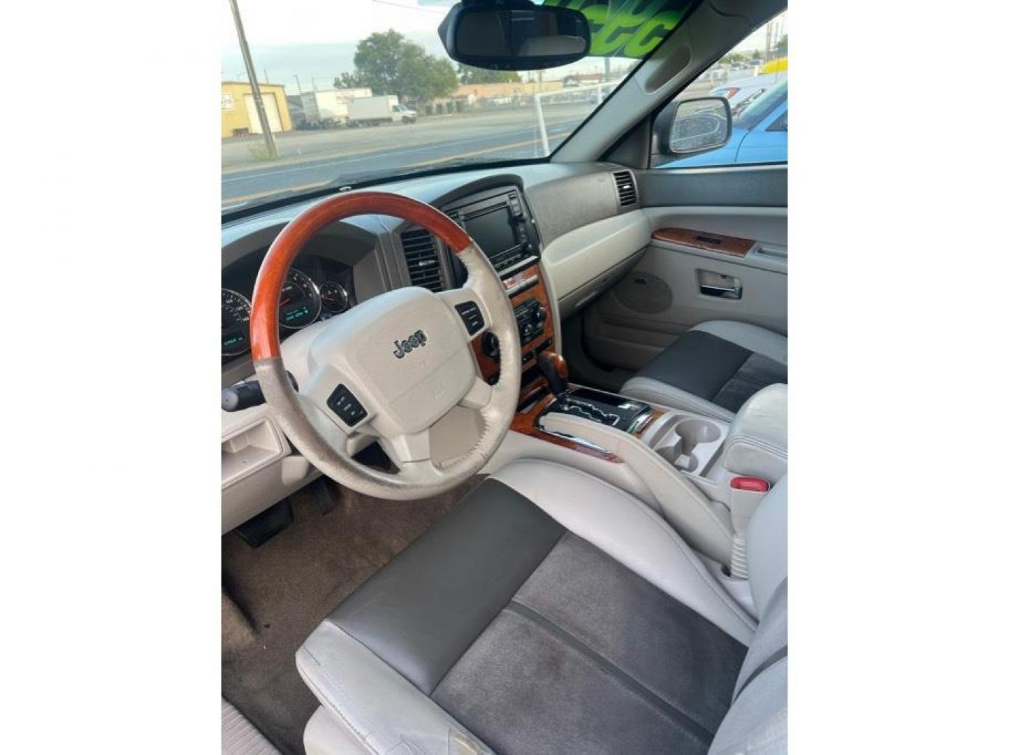 2007 No Color /No Color Jeep Grand Cherokee (1J8HR68237C) with an V8, HEMI, 5.7 Liter engine, Automatic transmission, located at 607 W Columbia Drive, Kennewick, WA, 99336, (509) 987-1069, 46.216743, -119.126404 - Photo#12