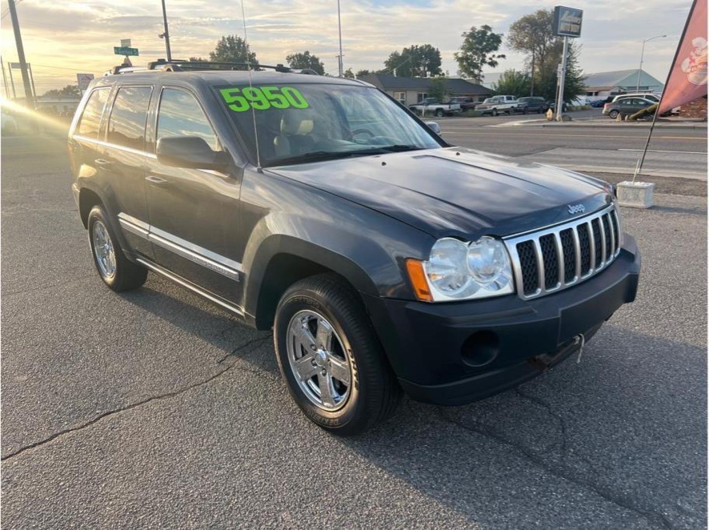 2007 No Color /No Color Jeep Grand Cherokee (1J8HR68237C) with an V8, HEMI, 5.7 Liter engine, Automatic transmission, located at 607 W Columbia Drive, Kennewick, WA, 99336, (509) 987-1069, 46.216743, -119.126404 - Photo#2