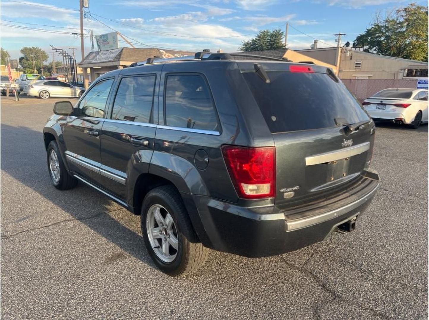 2007 No Color /No Color Jeep Grand Cherokee (1J8HR68237C) with an V8, HEMI, 5.7 Liter engine, Automatic transmission, located at 607 W Columbia Drive, Kennewick, WA, 99336, (509) 987-1069, 46.216743, -119.126404 - Photo#6