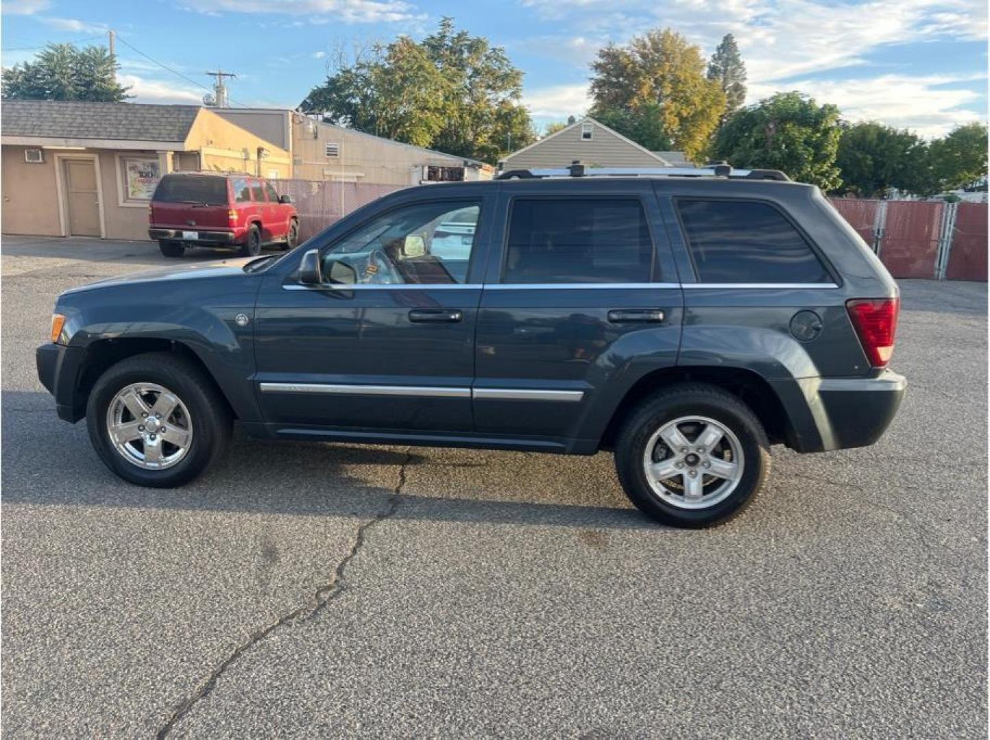 2007 No Color /No Color Jeep Grand Cherokee (1J8HR68237C) with an V8, HEMI, 5.7 Liter engine, Automatic transmission, located at 607 W Columbia Drive, Kennewick, WA, 99336, (509) 987-1069, 46.216743, -119.126404 - Photo#7