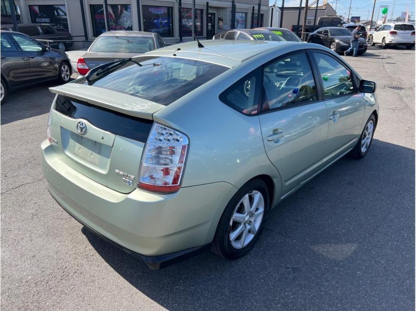 2009 Green /No Color Toyota Prius (JTDKB20U197) with an 4-Cyl, Hybrid, 1.5 Liter engine, Automatic, CVT transmission, located at 607 W Columbia Drive, Kennewick, WA, 99336, (509) 987-1069, 46.216743, -119.126404 - Photo#4