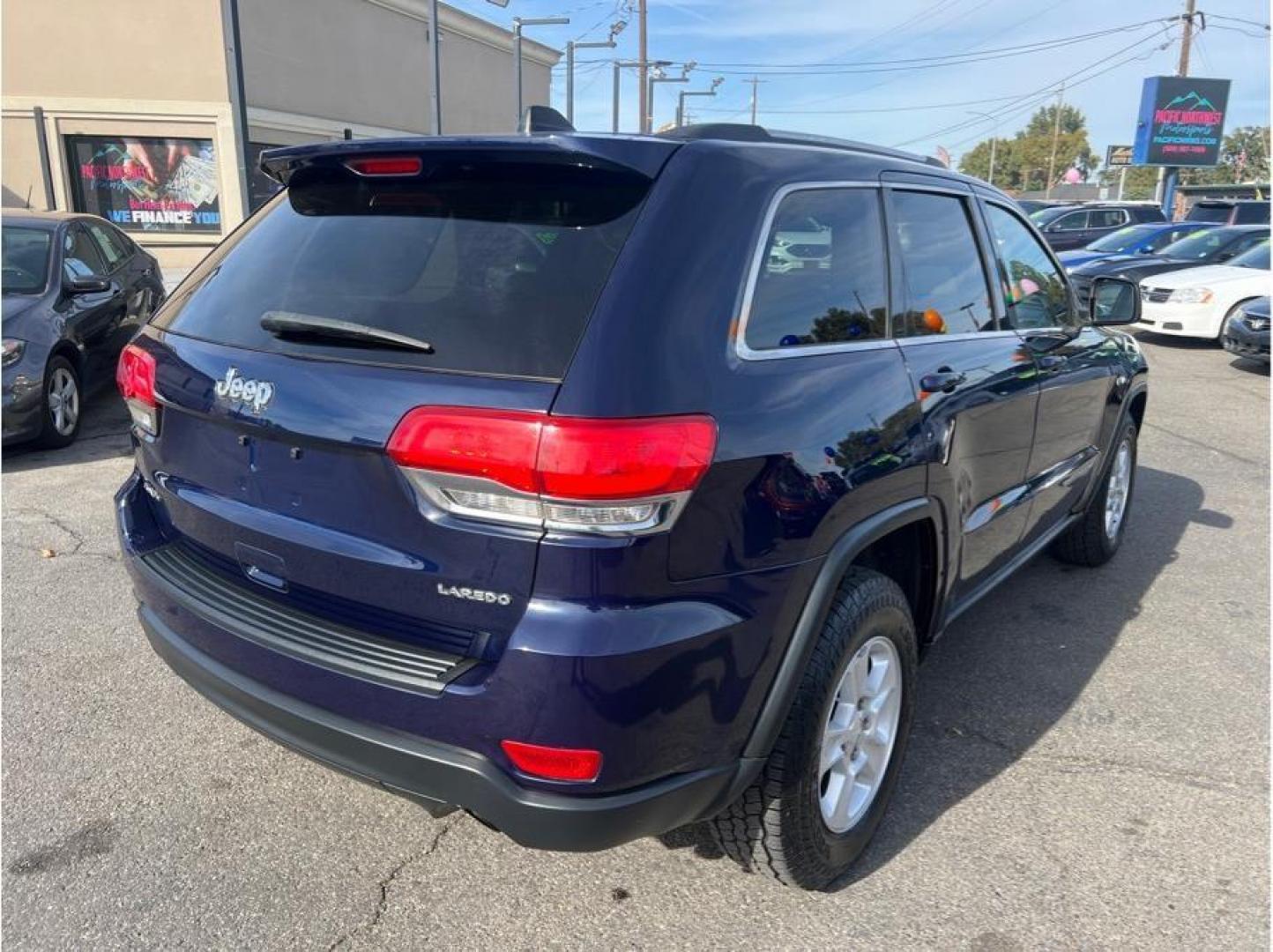 2015 Blue /No Color Jeep Grand Cherokee (1C4RJEAG5FG) with an V6, Flex Fuel, 3.6 Liter engine, Automatic, 8-Spd transmission, located at 607 W Columbia Drive, Kennewick, WA, 99336, (509) 987-1069, 46.216743, -119.126404 - Photo#4