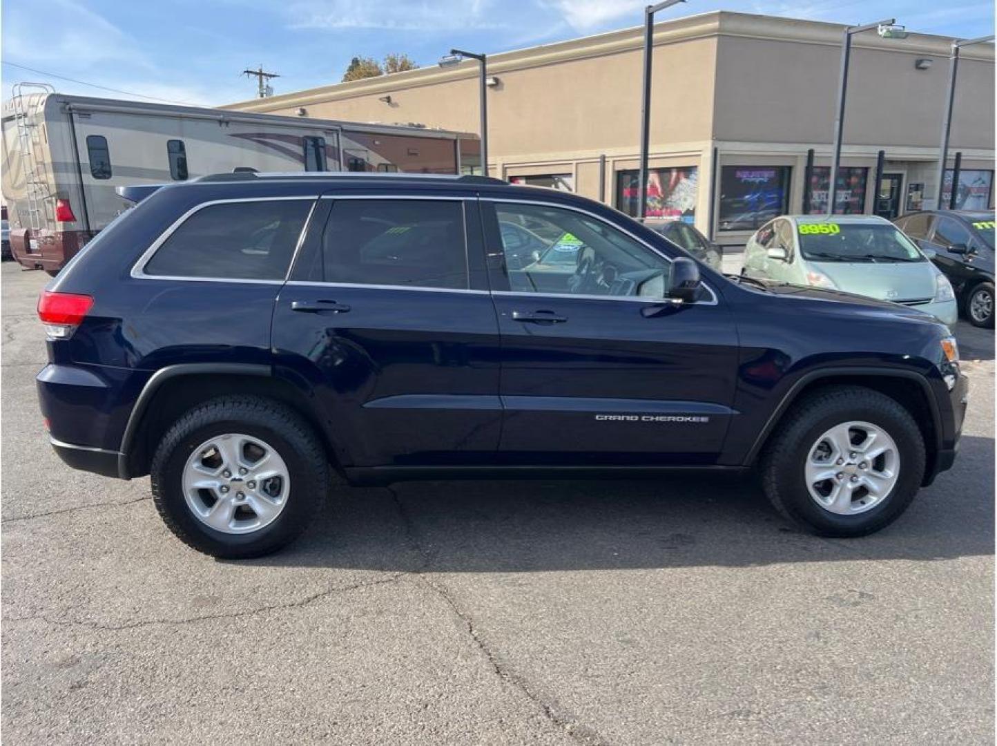 2015 Blue /No Color Jeep Grand Cherokee (1C4RJEAG5FG) with an V6, Flex Fuel, 3.6 Liter engine, Automatic, 8-Spd transmission, located at 607 W Columbia Drive, Kennewick, WA, 99336, (509) 987-1069, 46.216743, -119.126404 - Photo#5