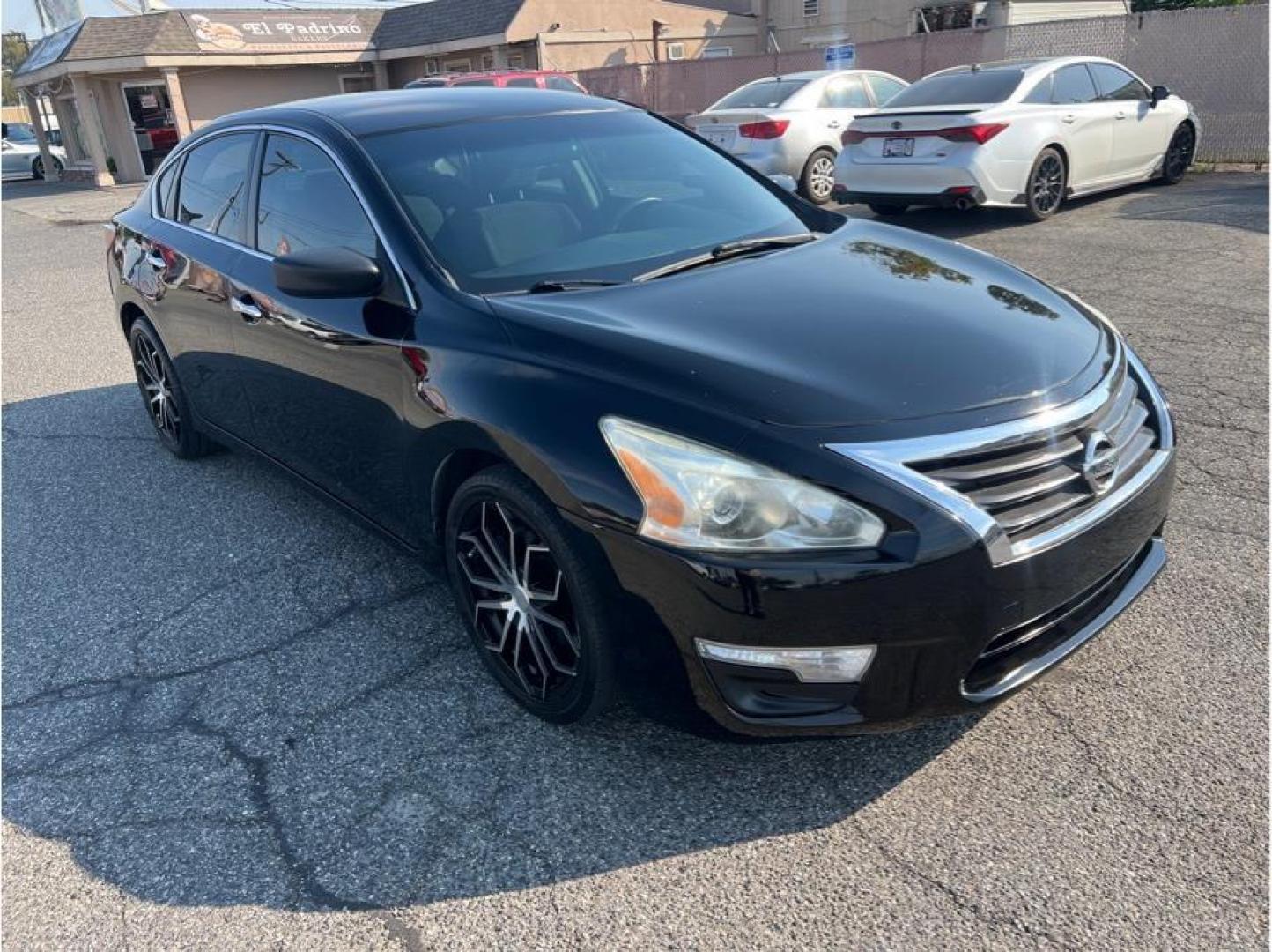 2014 Black /No Color Nissan Altima (1N4AL3AP5EC) with an 4-Cyl, 2.5 Liter engine, Automatic, Xtronic CVT transmission, located at 607 W Columbia Drive, Kennewick, WA, 99336, (509) 987-1069, 46.216743, -119.126404 - Photo#2