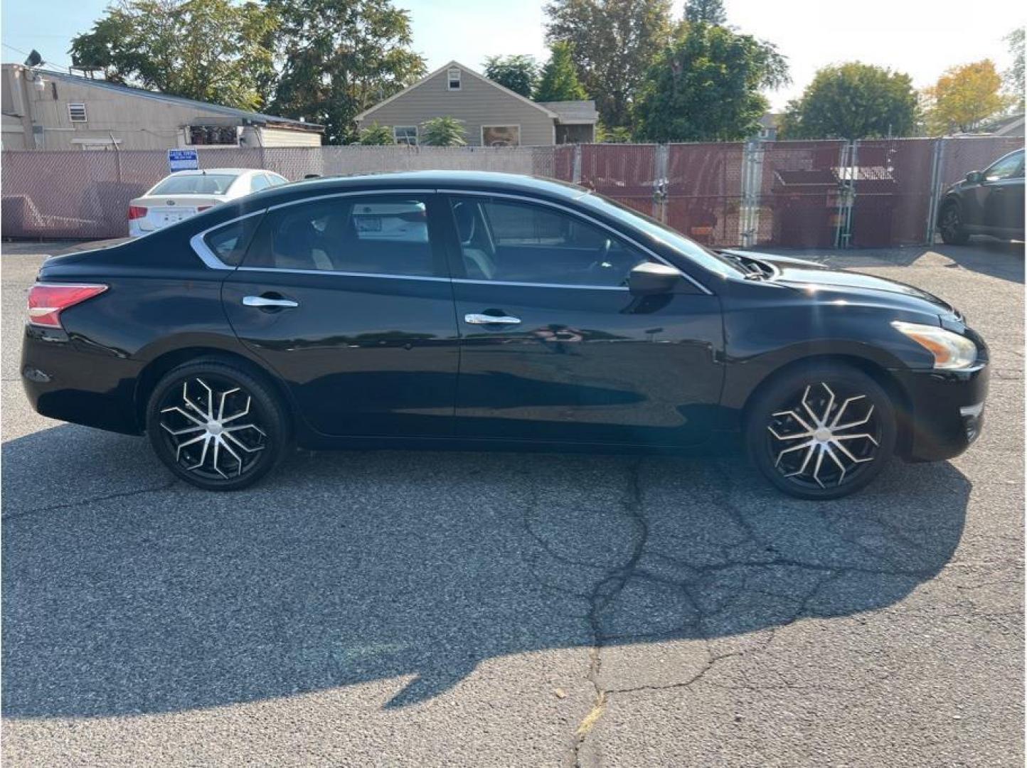 2014 Black /No Color Nissan Altima (1N4AL3AP5EC) with an 4-Cyl, 2.5 Liter engine, Automatic, Xtronic CVT transmission, located at 607 W Columbia Drive, Kennewick, WA, 99336, (509) 987-1069, 46.216743, -119.126404 - Photo#3