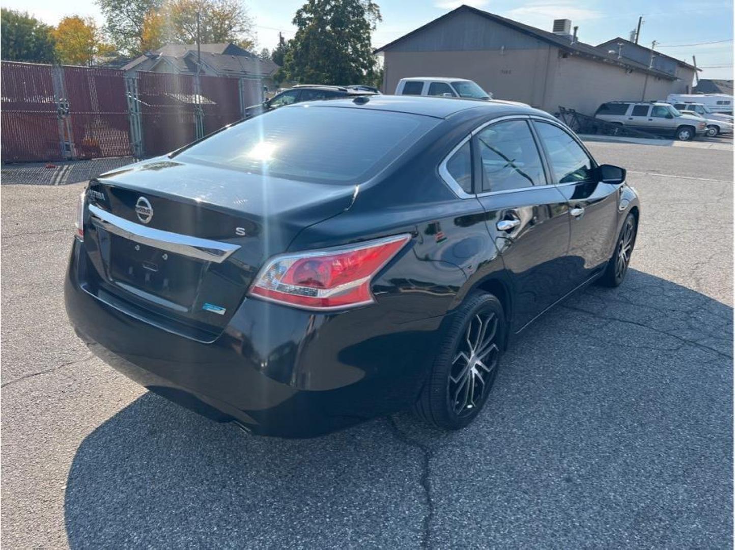 2014 Black /No Color Nissan Altima (1N4AL3AP5EC) with an 4-Cyl, 2.5 Liter engine, Automatic, Xtronic CVT transmission, located at 607 W Columbia Drive, Kennewick, WA, 99336, (509) 987-1069, 46.216743, -119.126404 - Photo#4