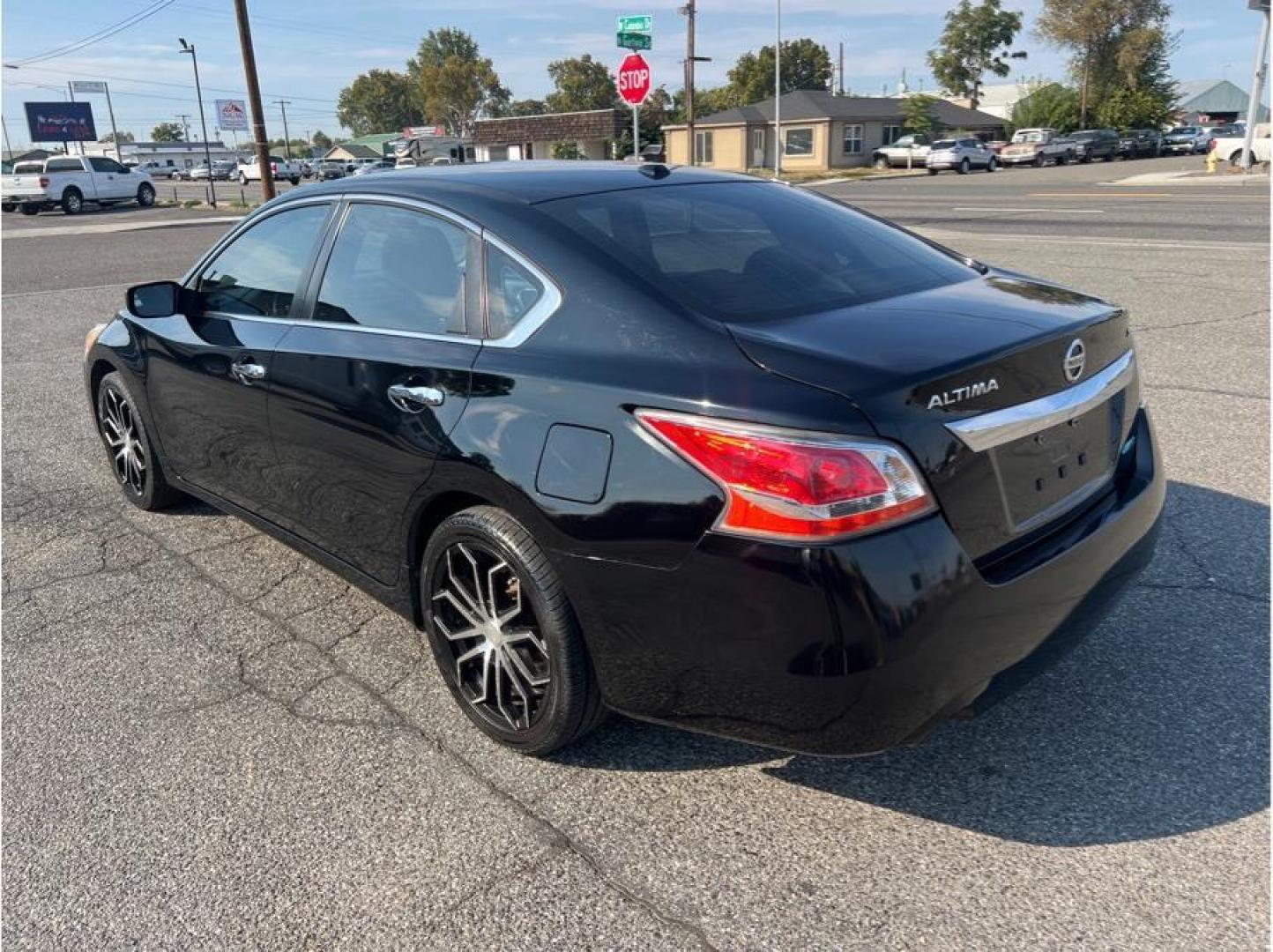 2014 Black /No Color Nissan Altima (1N4AL3AP5EC) with an 4-Cyl, 2.5 Liter engine, Automatic, Xtronic CVT transmission, located at 607 W Columbia Drive, Kennewick, WA, 99336, (509) 987-1069, 46.216743, -119.126404 - Photo#6