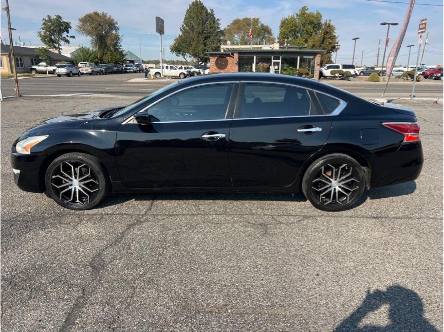 2014 Black /No Color Nissan Altima (1N4AL3AP5EC) with an 4-Cyl, 2.5 Liter engine, Automatic, Xtronic CVT transmission, located at 607 W Columbia Drive, Kennewick, WA, 99336, (509) 987-1069, 46.216743, -119.126404 - Photo#7