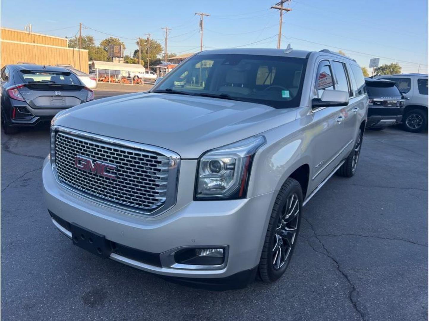 2015 Gold /No Color GMC Yukon XL XL (1GKS2JKJ3FR) with an V8, EcoTec3, FF, 6.2L engine, Auto, 6-Spd HD Overdrive transmission, located at 607 W Columbia Drive, Kennewick, WA, 99336, (509) 987-1069, 46.216743, -119.126404 - Photo#0