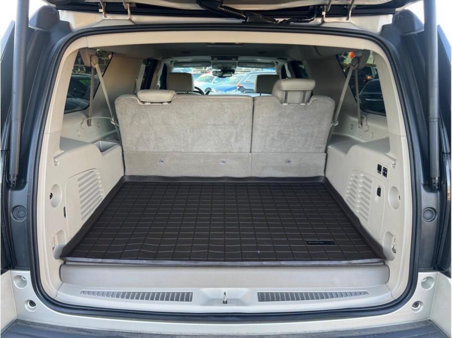 2015 Gold /No Color GMC Yukon XL XL (1GKS2JKJ3FR) with an V8, EcoTec3, FF, 6.2L engine, Auto, 6-Spd HD Overdrive transmission, located at 607 W Columbia Drive, Kennewick, WA, 99336, (509) 987-1069, 46.216743, -119.126404 - Photo#9