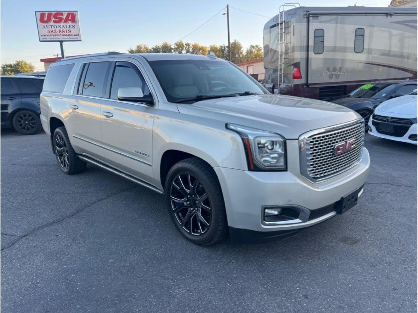 2015 Gold /No Color GMC Yukon XL XL (1GKS2JKJ3FR) with an V8, EcoTec3, FF, 6.2L engine, Auto, 6-Spd HD Overdrive transmission, located at 607 W Columbia Drive, Kennewick, WA, 99336, (509) 987-1069, 46.216743, -119.126404 - Photo#2