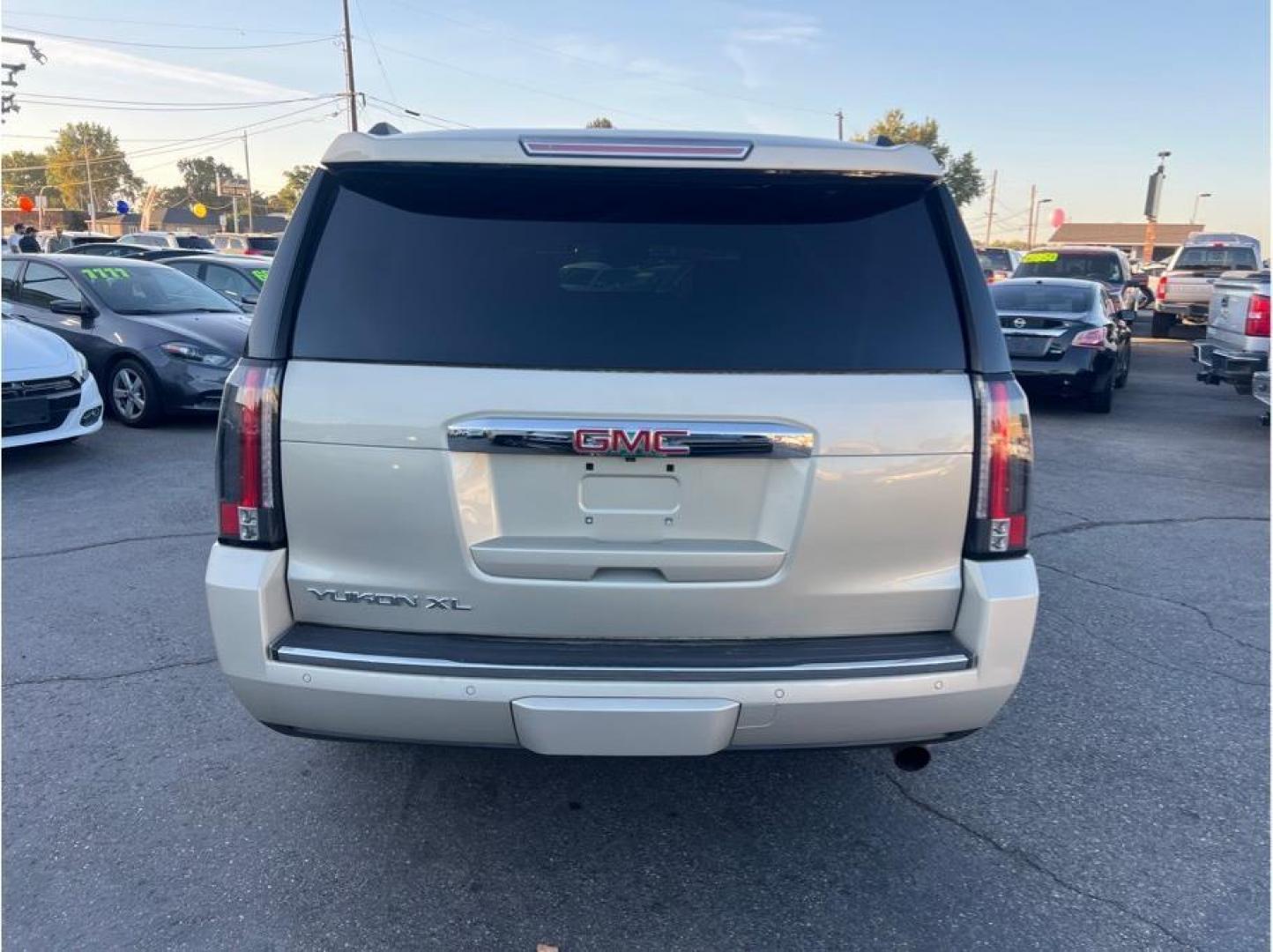 2015 Gold /No Color GMC Yukon XL XL (1GKS2JKJ3FR) with an V8, EcoTec3, FF, 6.2L engine, Auto, 6-Spd HD Overdrive transmission, located at 607 W Columbia Drive, Kennewick, WA, 99336, (509) 987-1069, 46.216743, -119.126404 - Photo#5