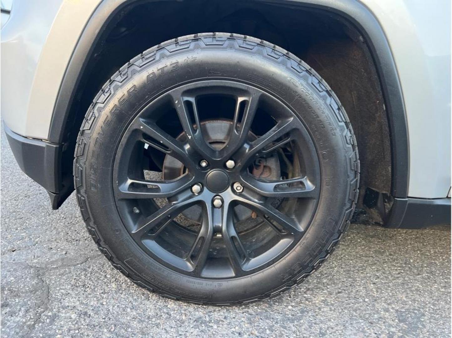 2012 Silver /No Color Jeep Grand Cherokee (1C4RJFAT1CC) with an V8, 5.7 Liter engine, Automatic, 5-Spd transmission, located at 607 W Columbia Drive, Kennewick, WA, 99336, (509) 987-1069, 46.216743, -119.126404 - Photo#8