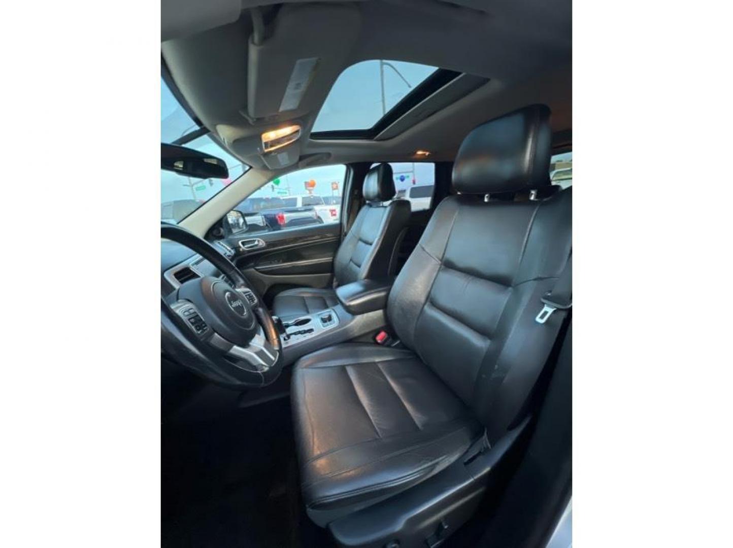 2012 Silver /No Color Jeep Grand Cherokee (1C4RJFAT1CC) with an V8, 5.7 Liter engine, Automatic, 5-Spd transmission, located at 607 W Columbia Drive, Kennewick, WA, 99336, (509) 987-1069, 46.216743, -119.126404 - Photo#14