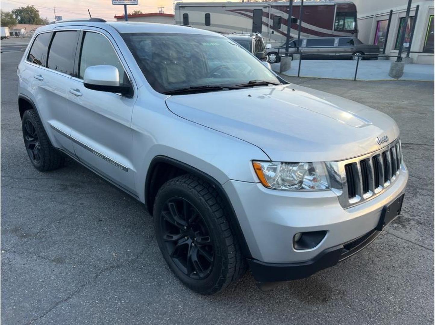 2012 Silver /No Color Jeep Grand Cherokee (1C4RJFAT1CC) with an V8, 5.7 Liter engine, Automatic, 5-Spd transmission, located at 607 W Columbia Drive, Kennewick, WA, 99336, (509) 987-1069, 46.216743, -119.126404 - Photo#2