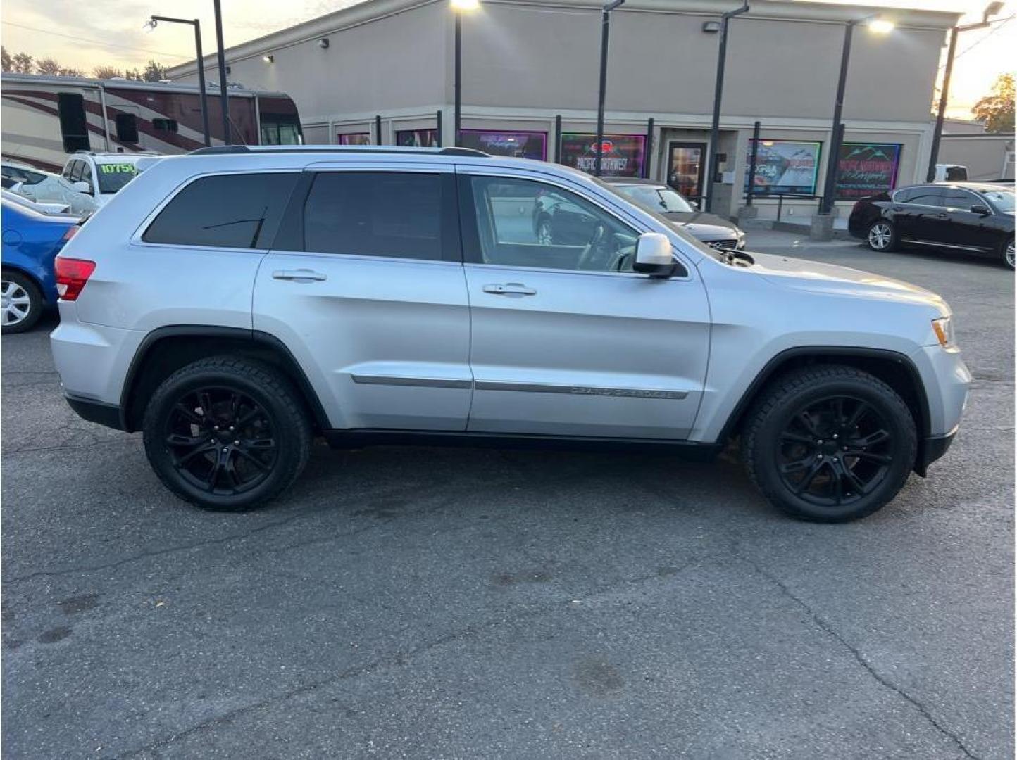 2012 Silver /No Color Jeep Grand Cherokee (1C4RJFAT1CC) with an V8, 5.7 Liter engine, Automatic, 5-Spd transmission, located at 607 W Columbia Drive, Kennewick, WA, 99336, (509) 987-1069, 46.216743, -119.126404 - Photo#3