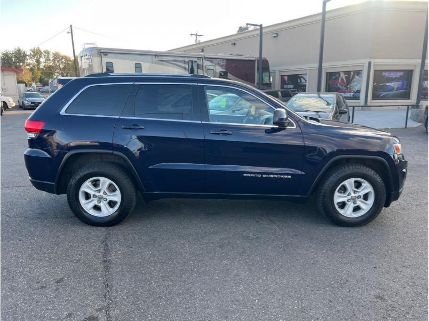 2014 Blue /No Color Jeep Grand Cherokee (1C4RJFAG6EC) with an V6, Flex Fuel, 3.6 Liter engine, Automatic, 8-Spd transmission, located at 607 W Columbia Drive, Kennewick, WA, 99336, (509) 987-1069, 46.216743, -119.126404 - Photo#3