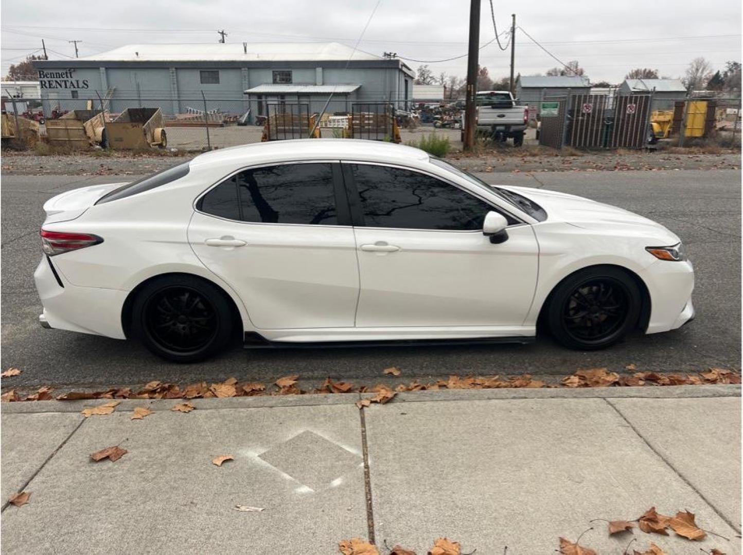 2018 White /No Color Toyota Camry (JTNB11HK9J3) with an 4-Cyl, 2.5 Liter engine, Auto, 8-Spd SeqShft transmission, located at 607 W Columbia Drive, Kennewick, WA, 99336, (509) 987-1069, 46.216743, -119.126404 - Photo#3