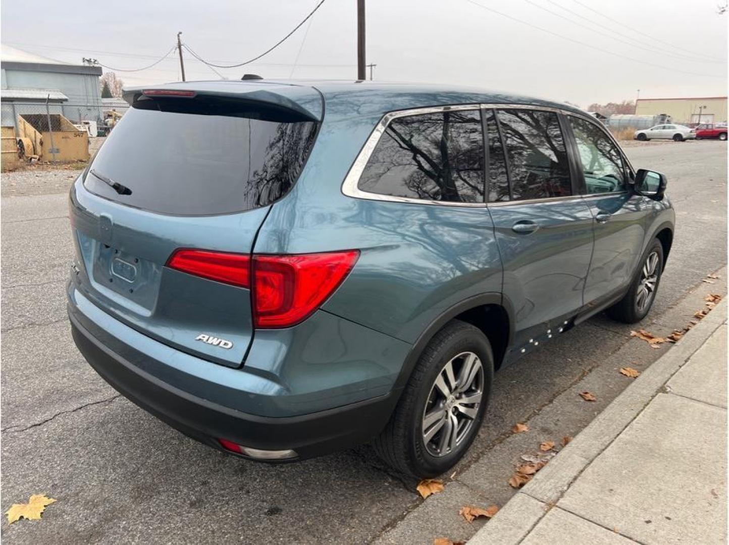 2016 Blue /No Color Honda Pilot (5FNYF6H52GB) with an V6, i-VTEC, 3.5 Liter engine, Automatic, 6-Spd transmission, located at 607 W Columbia Drive, Kennewick, WA, 99336, (509) 987-1069, 46.216743, -119.126404 - Photo#4