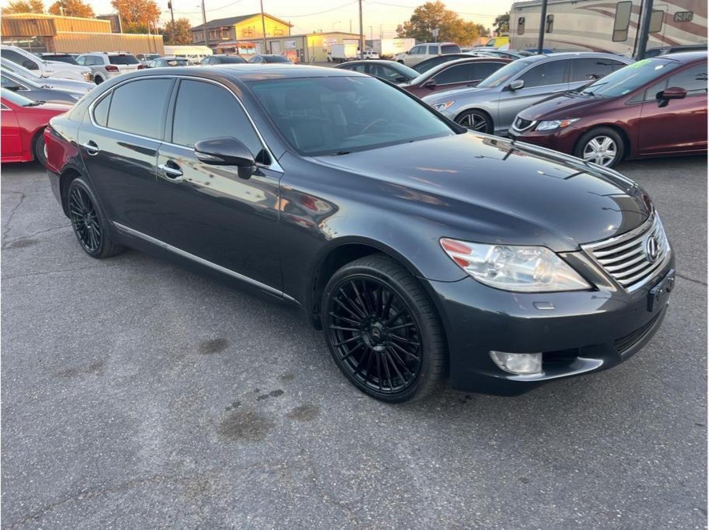 2011 Gray /No Color Lexus LS (JTHDL5EF5B5) with an V8, 4.6 Liter engine, Automatic, 8-Spd w/Overdrive and Sequential Mode transmission, located at 607 W Columbia Drive, Kennewick, WA, 99336, (509) 987-1069, 46.216743, -119.126404 - Photo#2