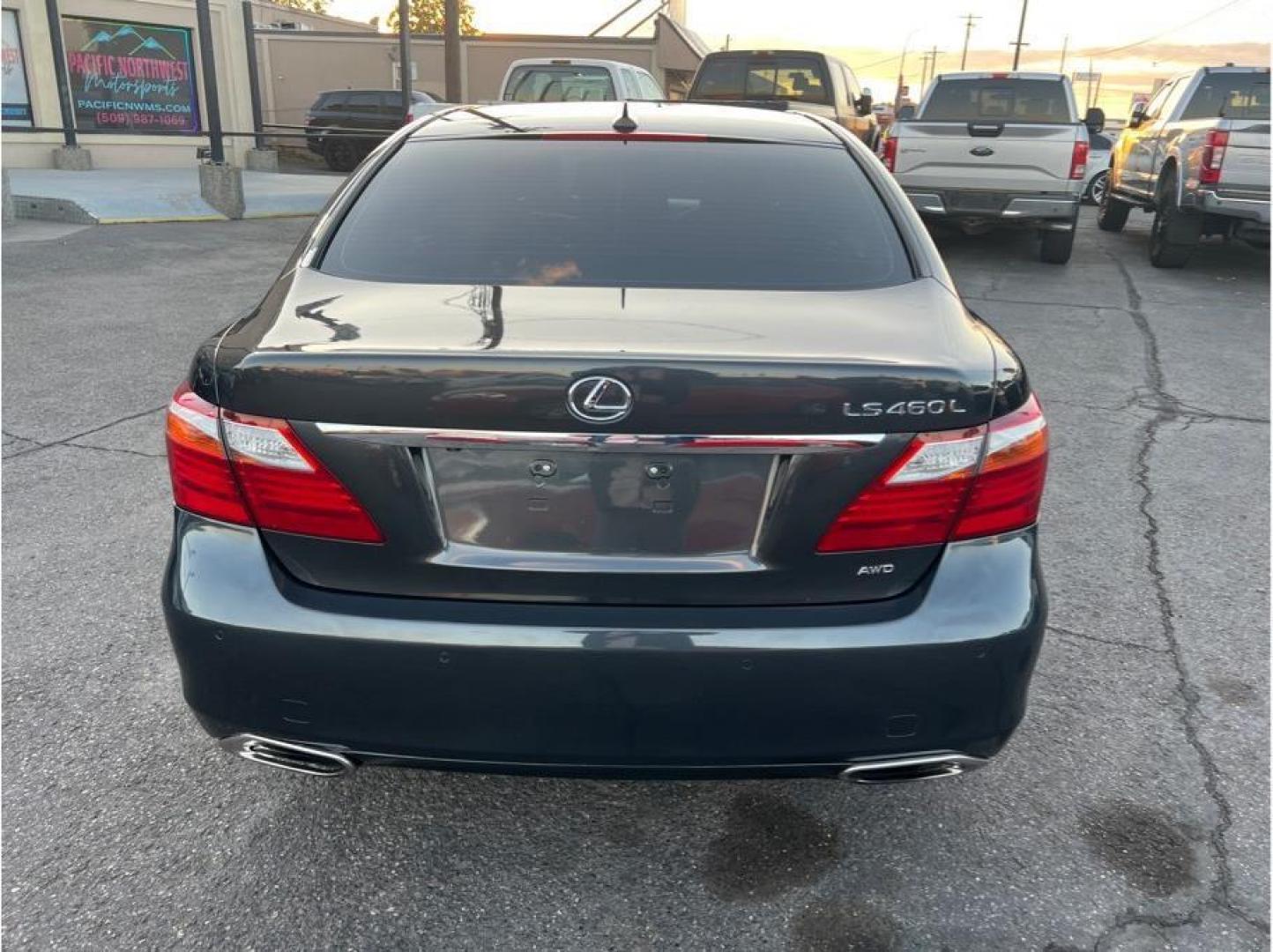 2011 Gray /No Color Lexus LS (JTHDL5EF5B5) with an V8, 4.6 Liter engine, Automatic, 8-Spd w/Overdrive and Sequential Mode transmission, located at 607 W Columbia Drive, Kennewick, WA, 99336, (509) 987-1069, 46.216743, -119.126404 - Photo#5