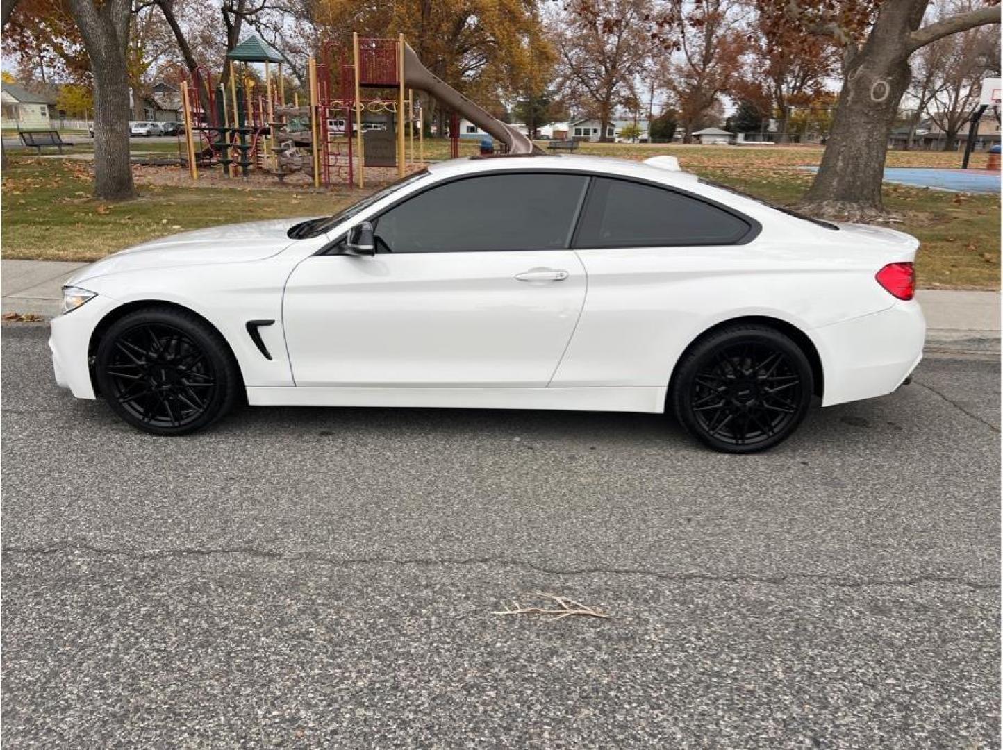 2014 White /No Color BMW 4 Series (WBA3N9C55EK) with an 4-Cyl, Turbo, 2.0 Liter engine, Automatic, 8-Spd Sport transmission, located at 607 W Columbia Drive, Kennewick, WA, 99336, (509) 987-1069, 46.216743, -119.126404 - Photo#7