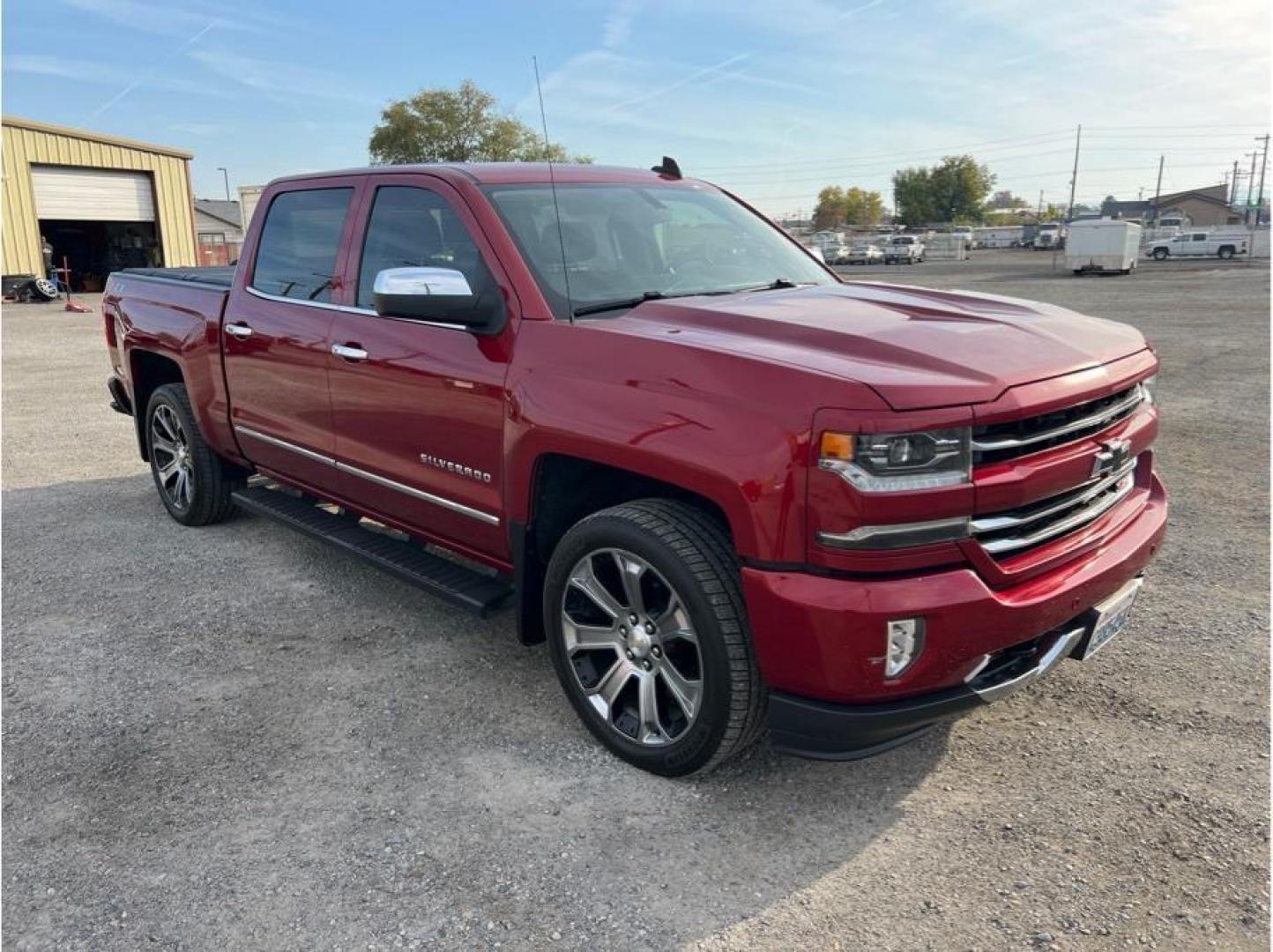 2018 Red /No Color Chevrolet Silverado 1500 Crew Cab (3GCUKSEC6JG) with an V8, EcoTec3, 5.3 Liter engine, Automatic, 6-Spd HD w/Overdrive transmission, located at 607 W Columbia Drive, Kennewick, WA, 99336, (509) 987-1069, 46.216743, -119.126404 - Photo#3